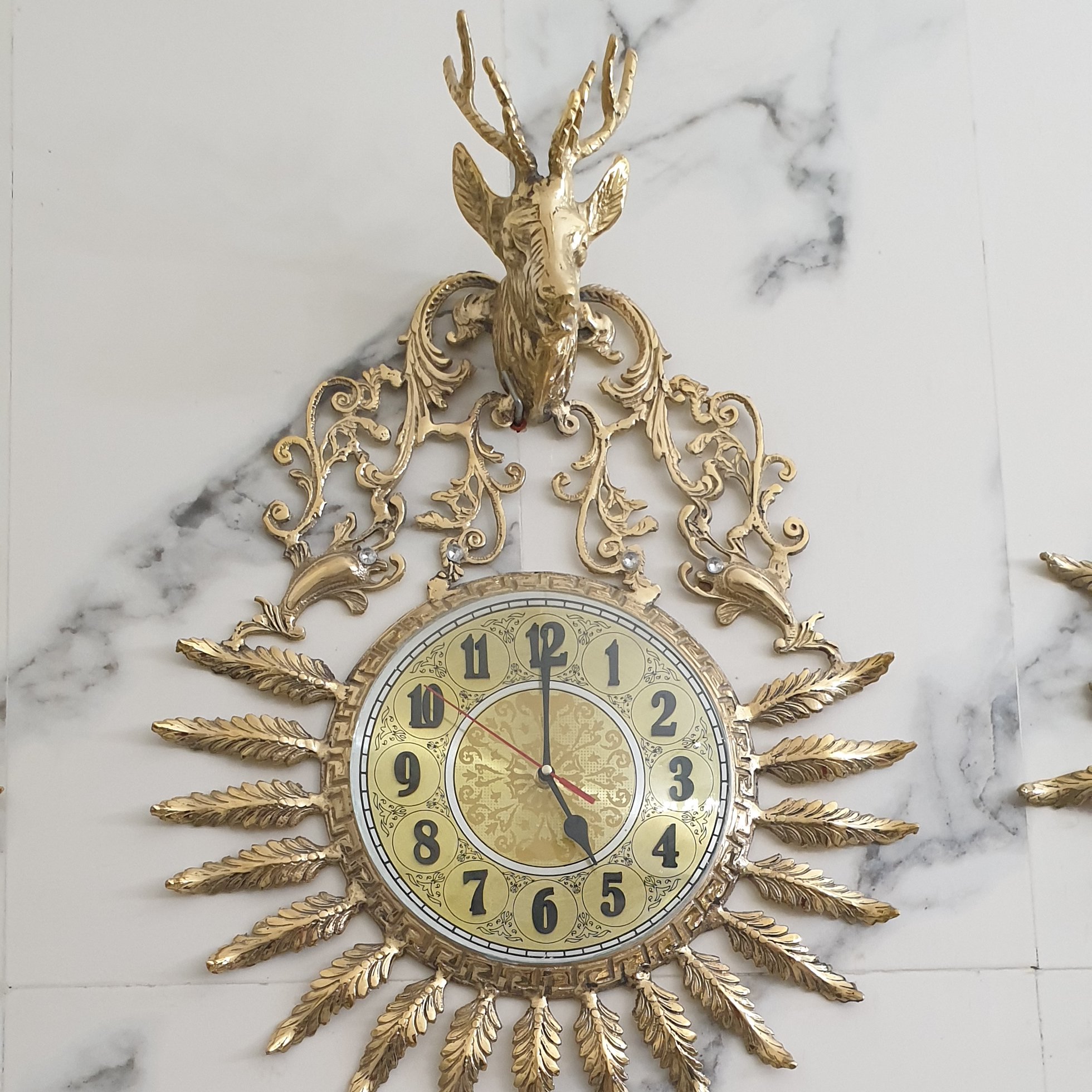 ساعت طرح گوزن برنزی