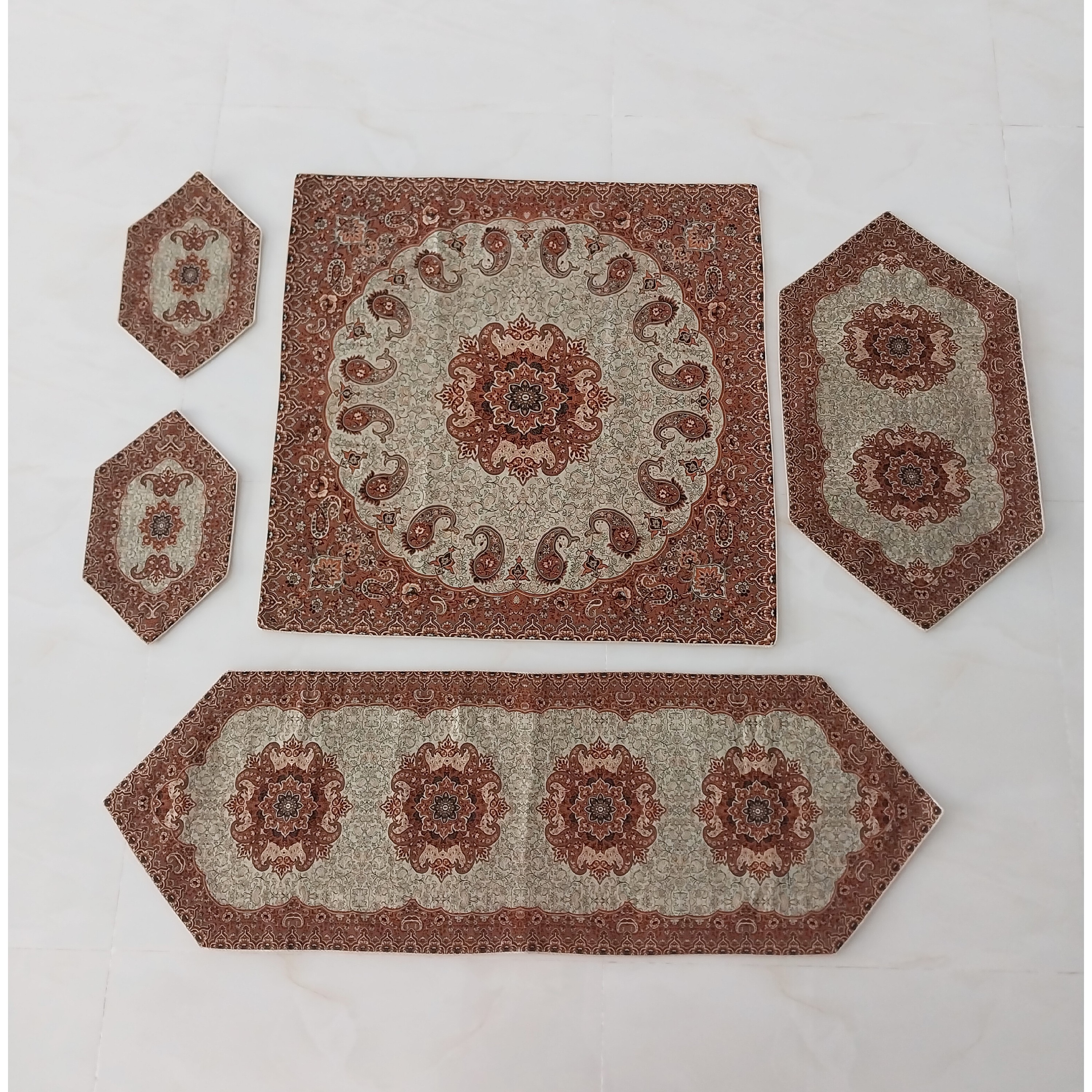 رومیزی ترمه ست پنج تکه طرح نسترن کرم قهوه ای