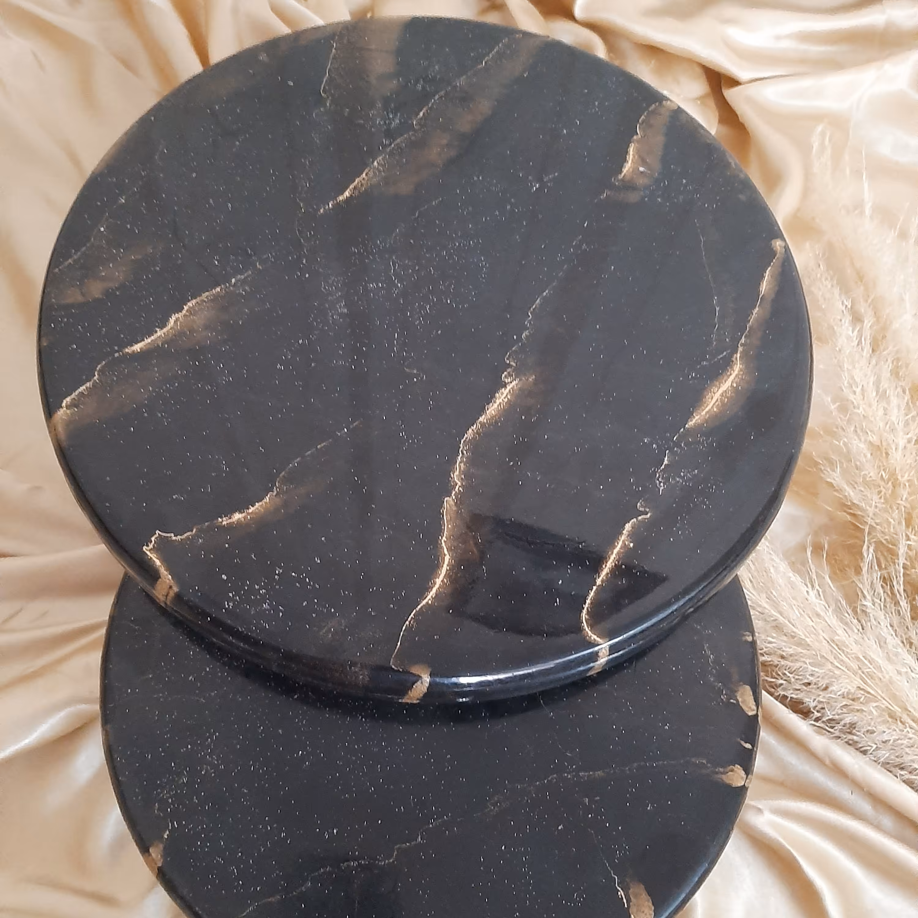 استند دوقلومشکی با رگه های طلایی و نقره ای با پایه استیل نقره ای