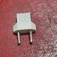 تبدیل دوشاخه برق سفید