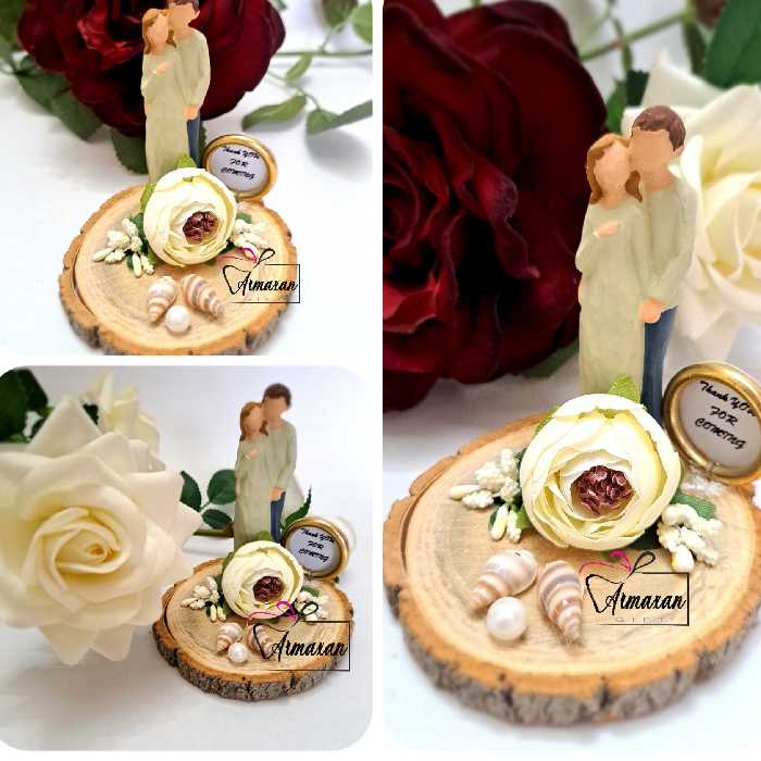 گیفت چوبی عروس و داماد  و گل نباتی