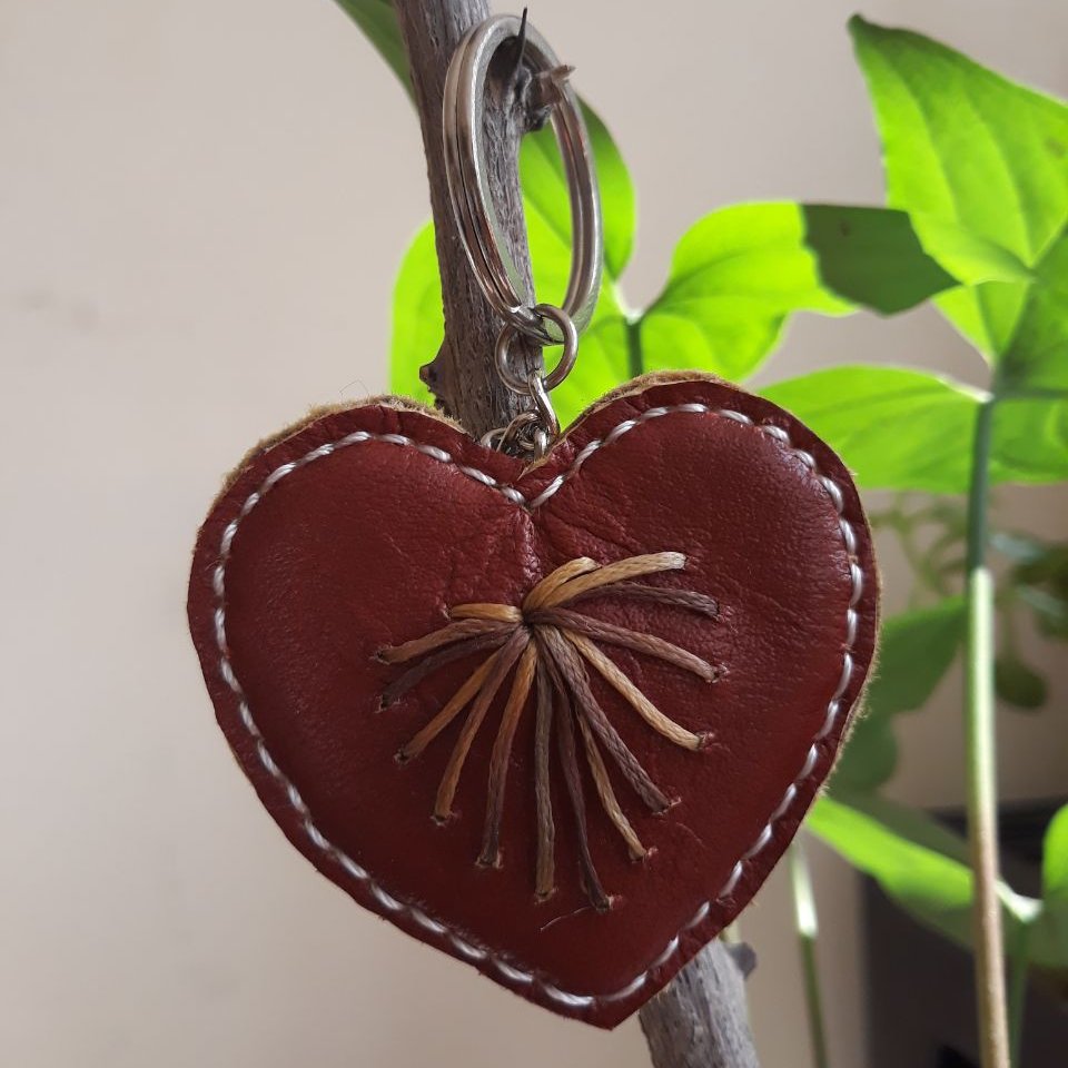 جاسوییچی و آویز کیف قلب چرم طبیعی