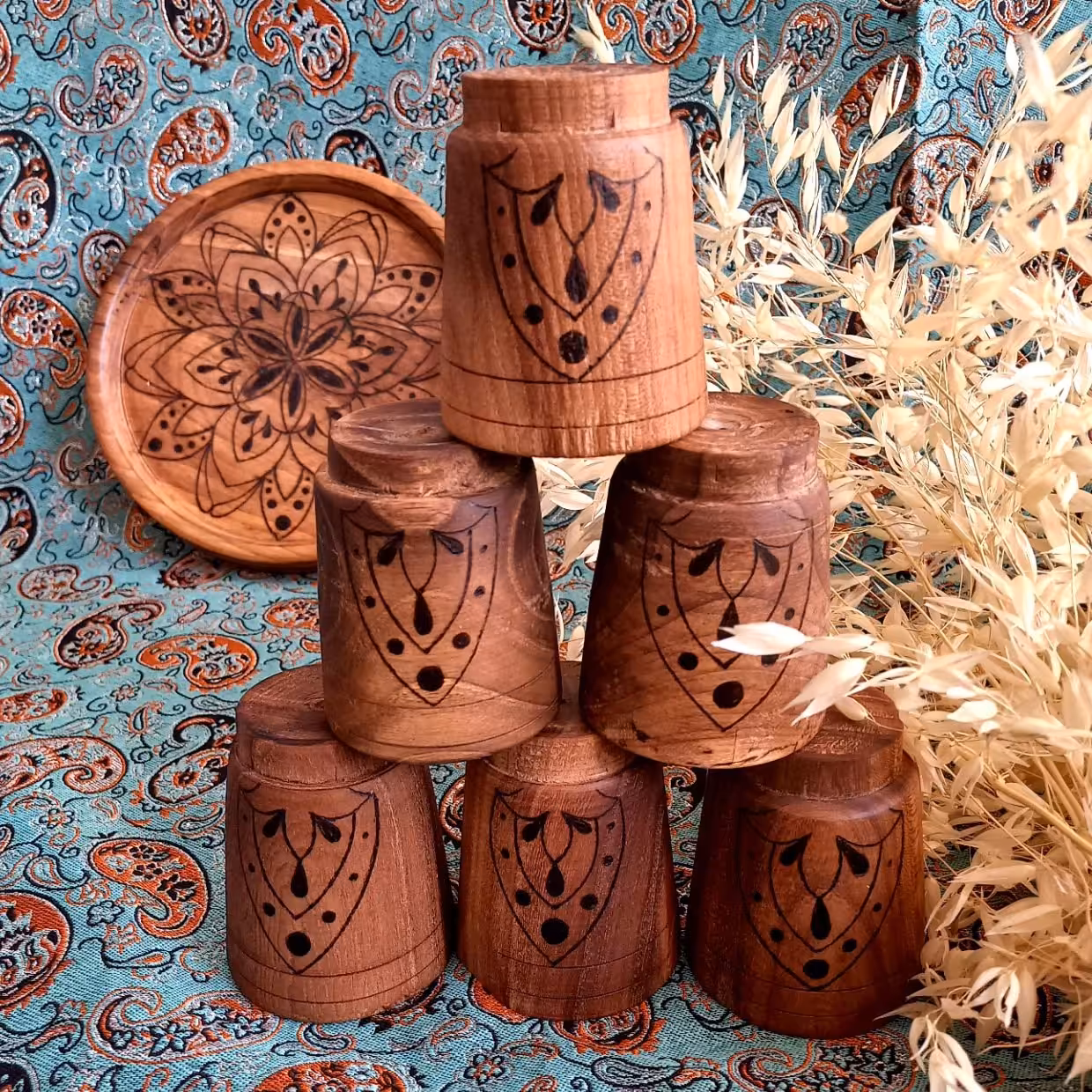 شات قهوه و سینی چوبی ست 6عددلیوان و سینی طرحدار منقش به نقوش ماندالا