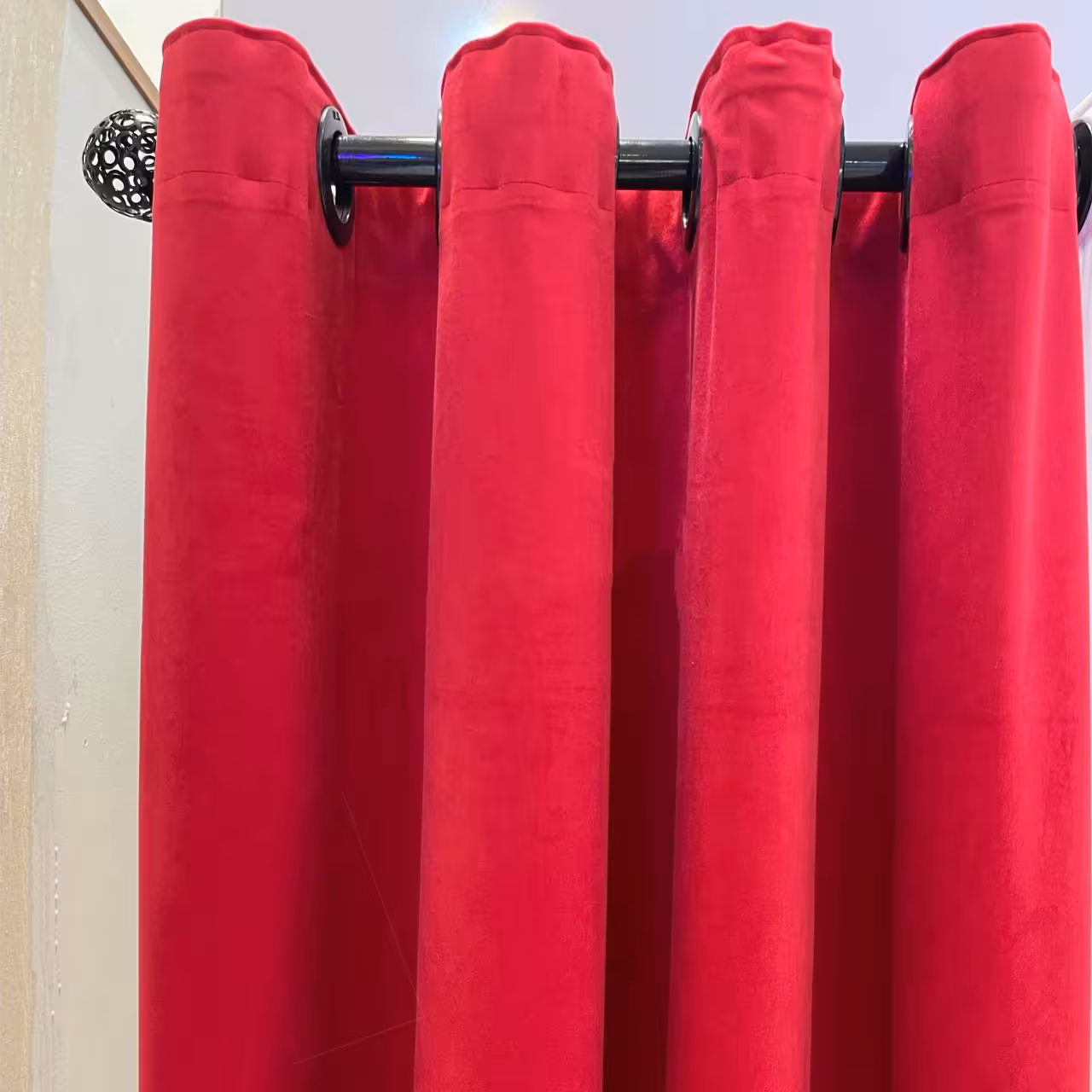 پرده پانچ مخمل کالیفرنیا رنگ قرمز