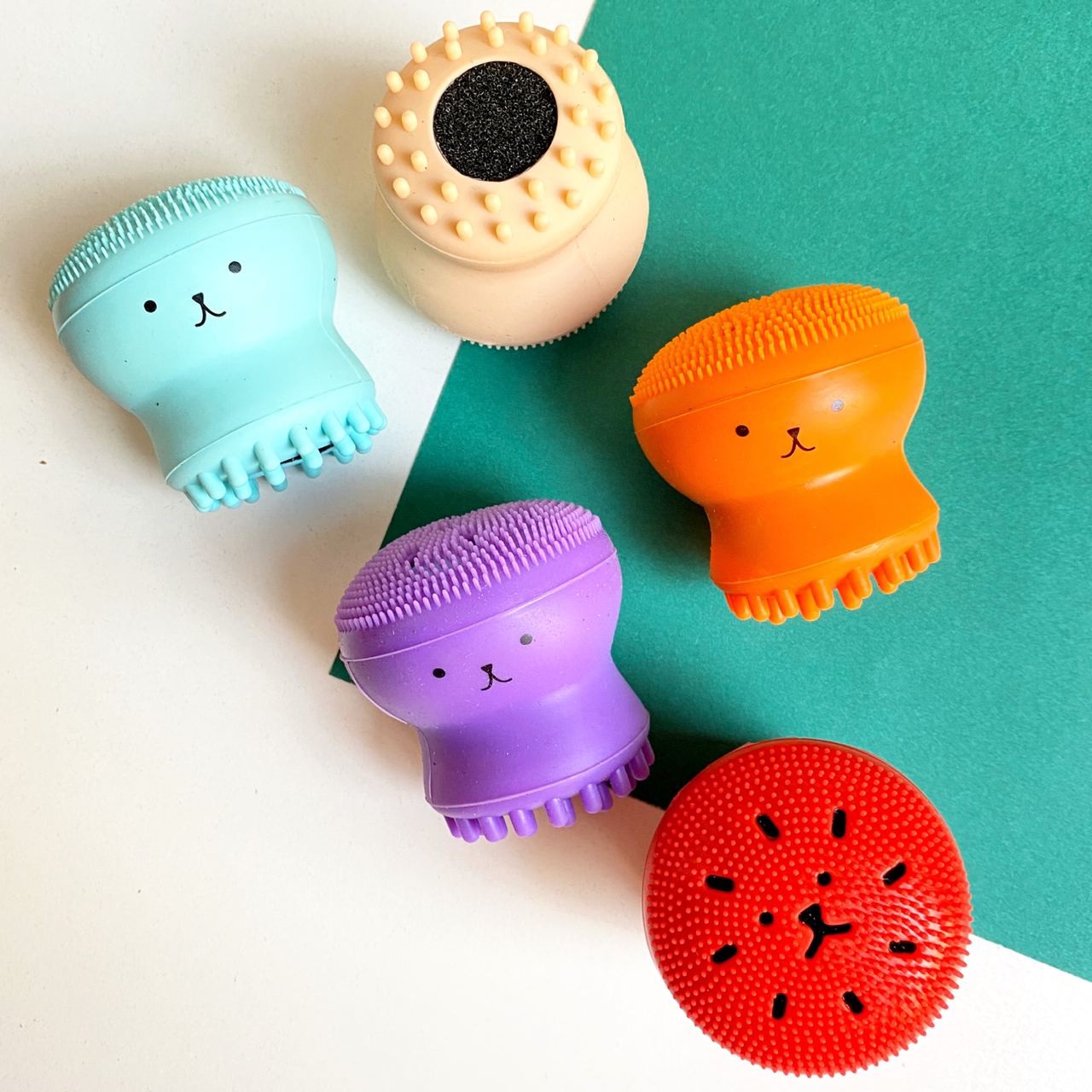 فیس براش مدل عروسکی جنس سیلیکونی