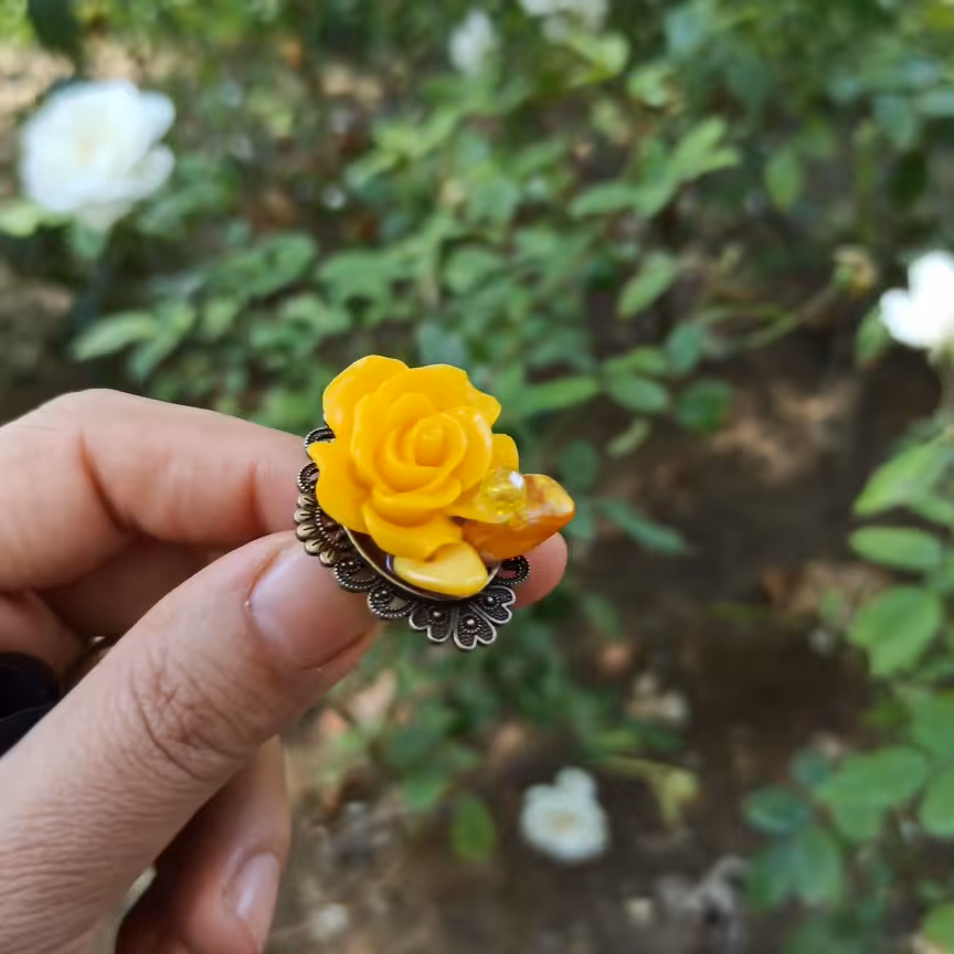 انگشتر رزین و سنگ