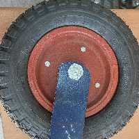 چرخ فرقون با پایه گردان ( ارسال با تیپاکس به صورت پس کرایه برعهده مشتری می باشد)