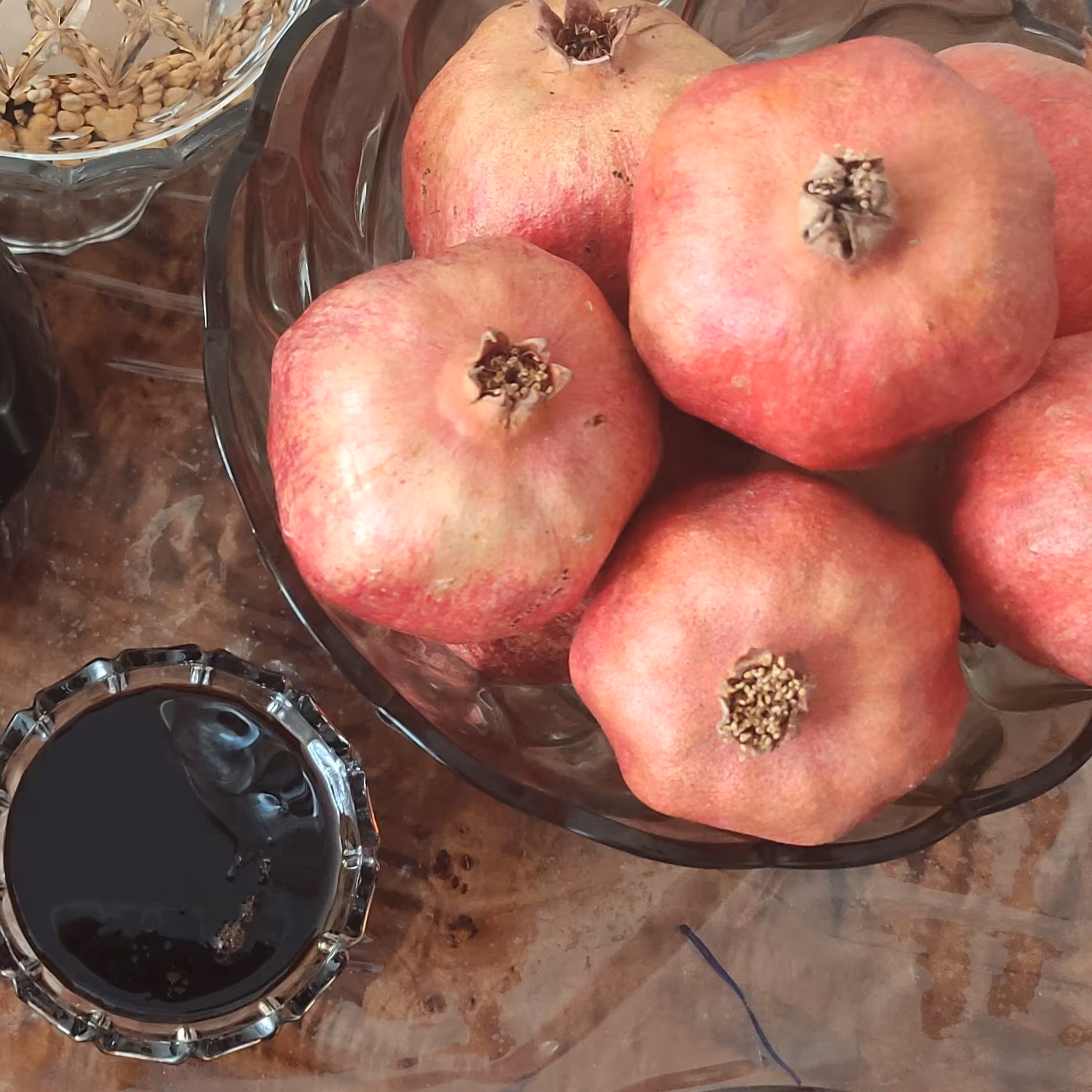 رب انار پنج کیلویی ارگانیک مهرو ،تازه و خوش رنگ ،تهیه شده از دانه های قرمز انار،با طعمی بینظیر و به یاد ماندنی 