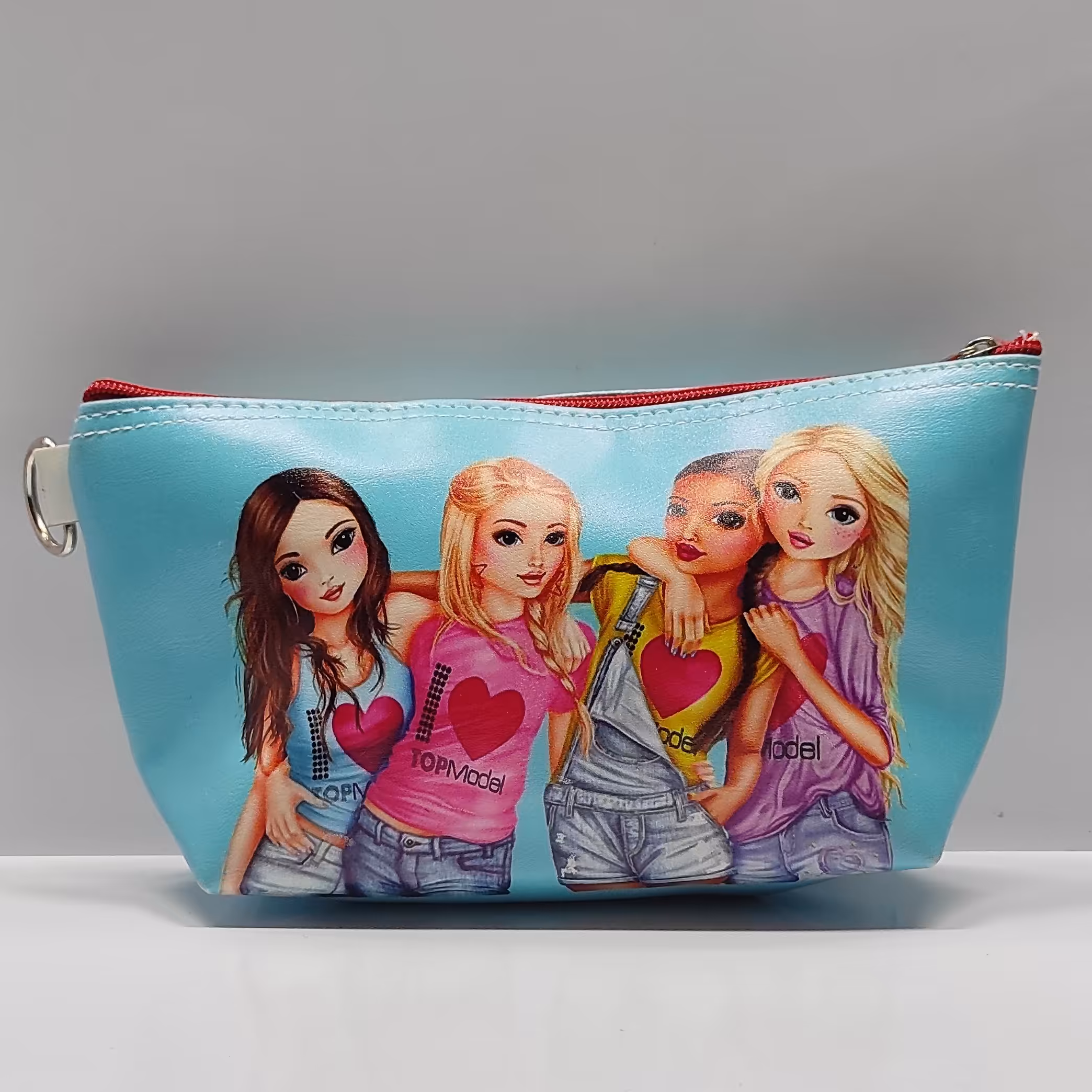 کیف آرایشی دختران جوان