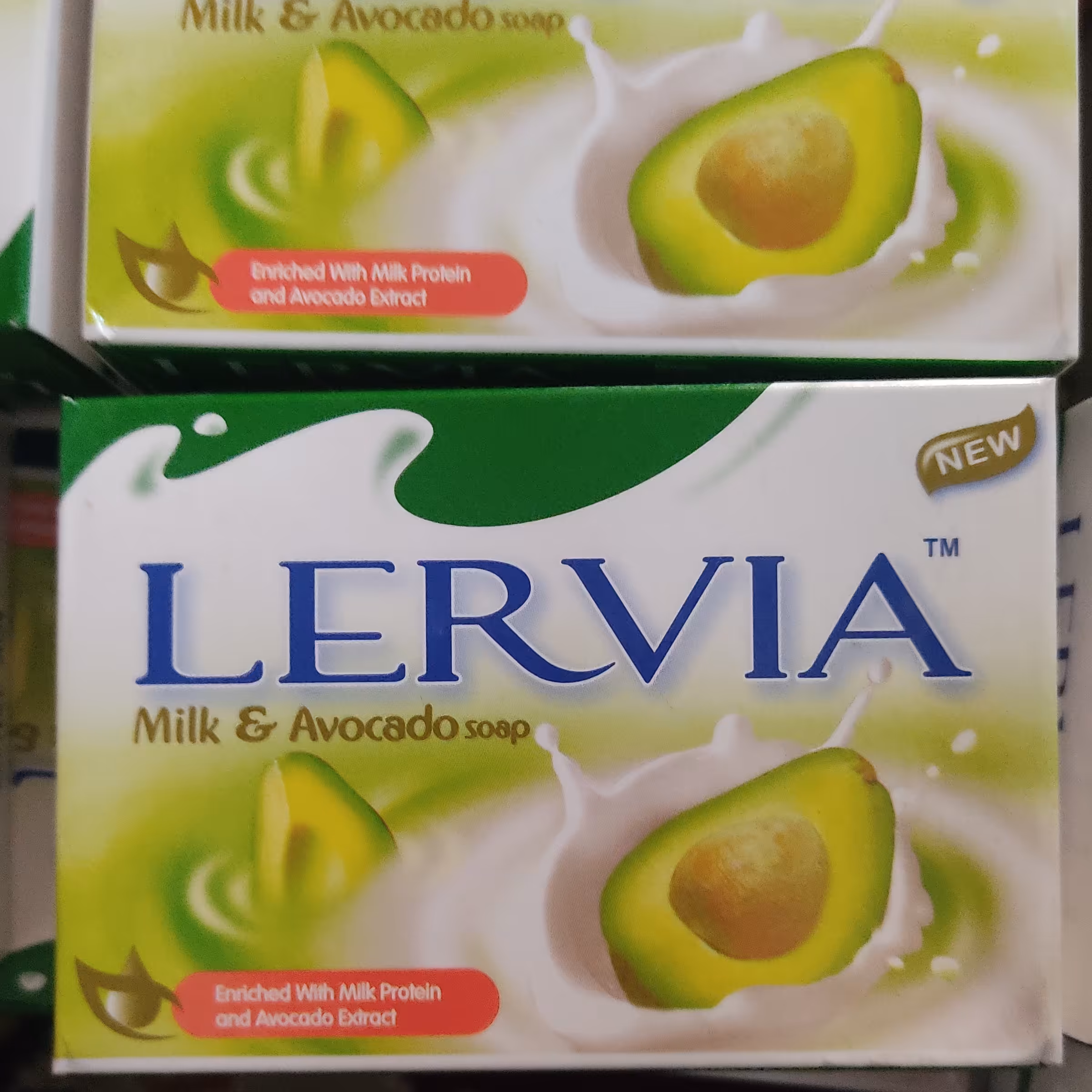 صابون شیر  لرویا خارجی با اسانس تقویتی میوه  آووکادو تاریخ دار