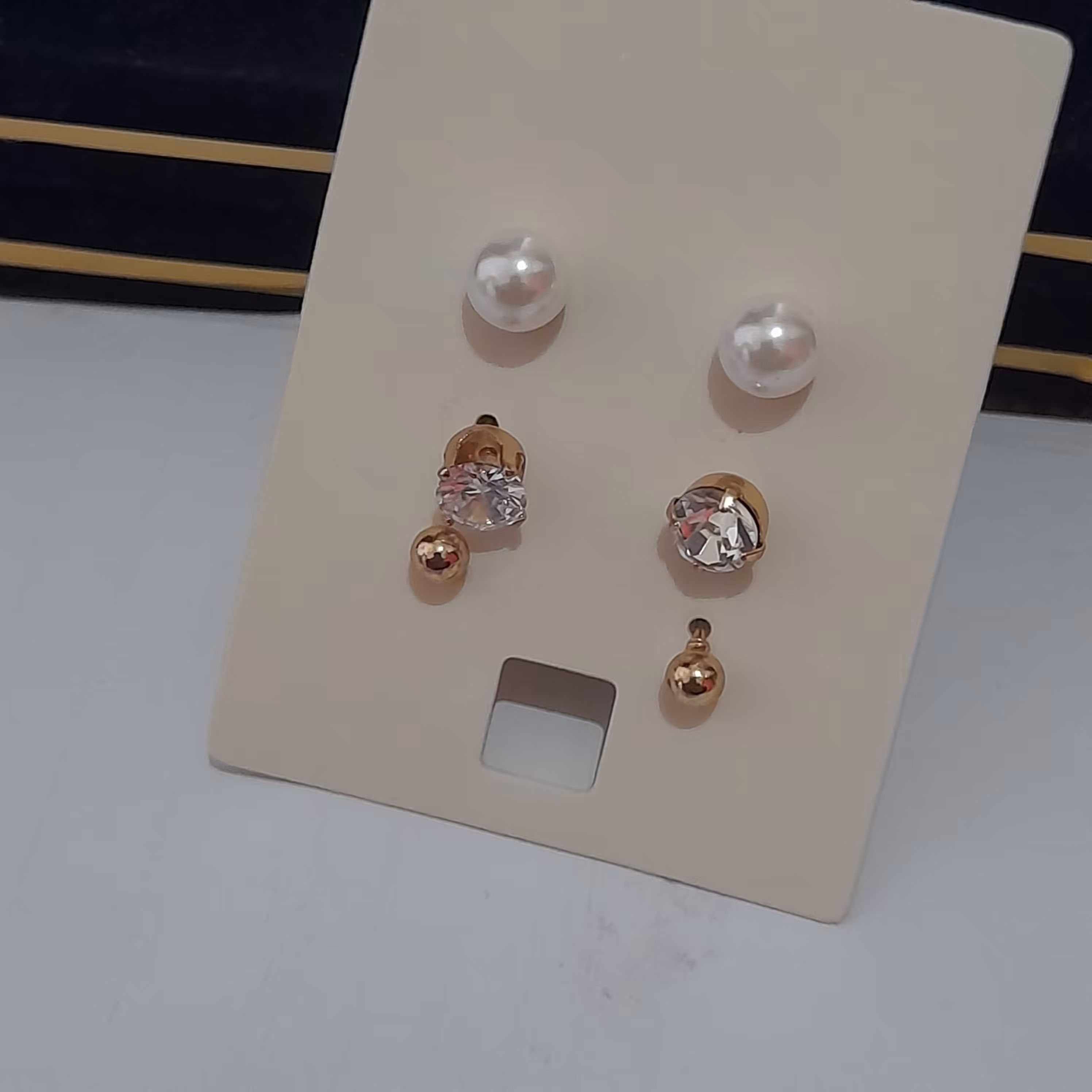 گوشواره میخی