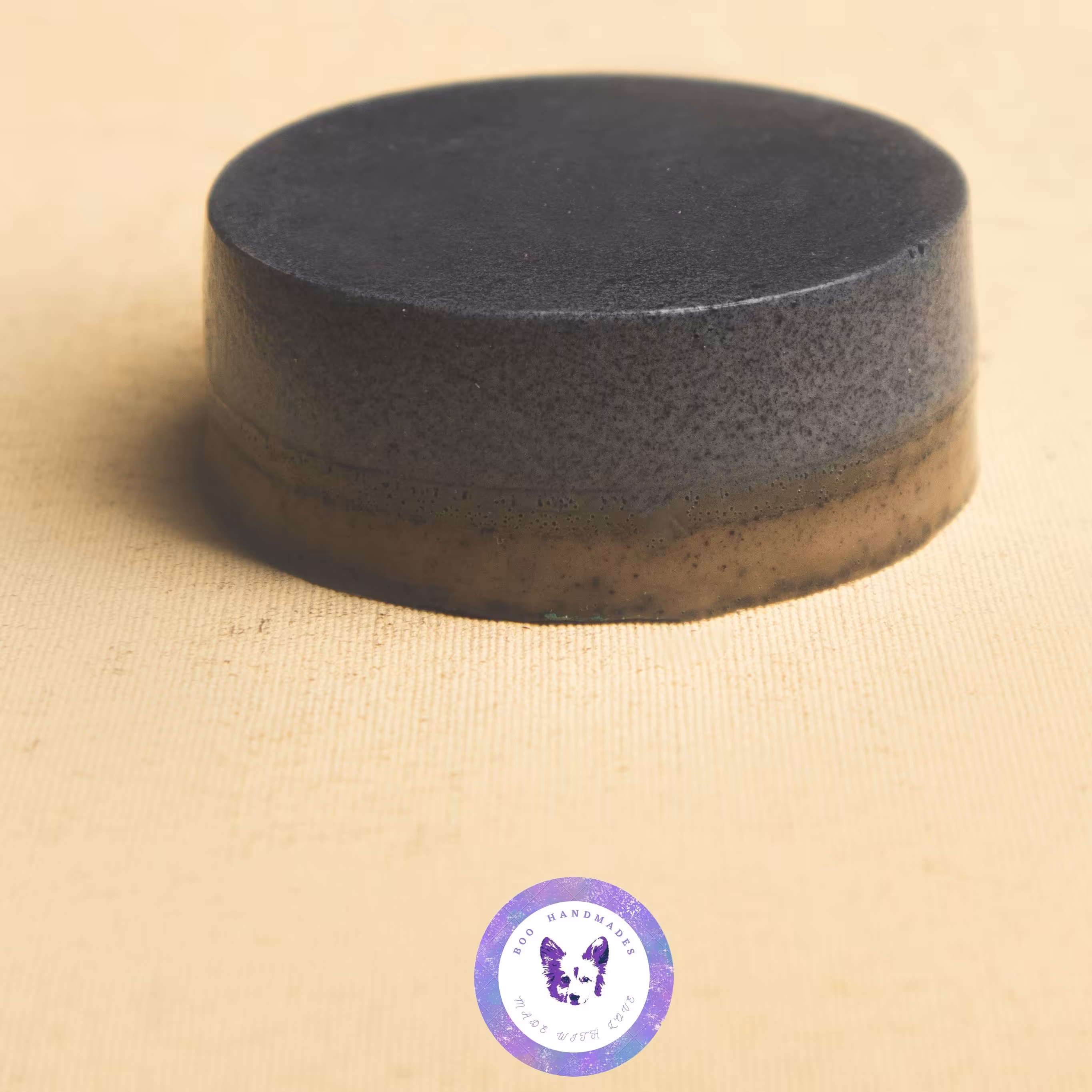 صابون روشن کننده صورت مدل زغال فعال و کلینو  دستساز طبیعی 50 گرمی