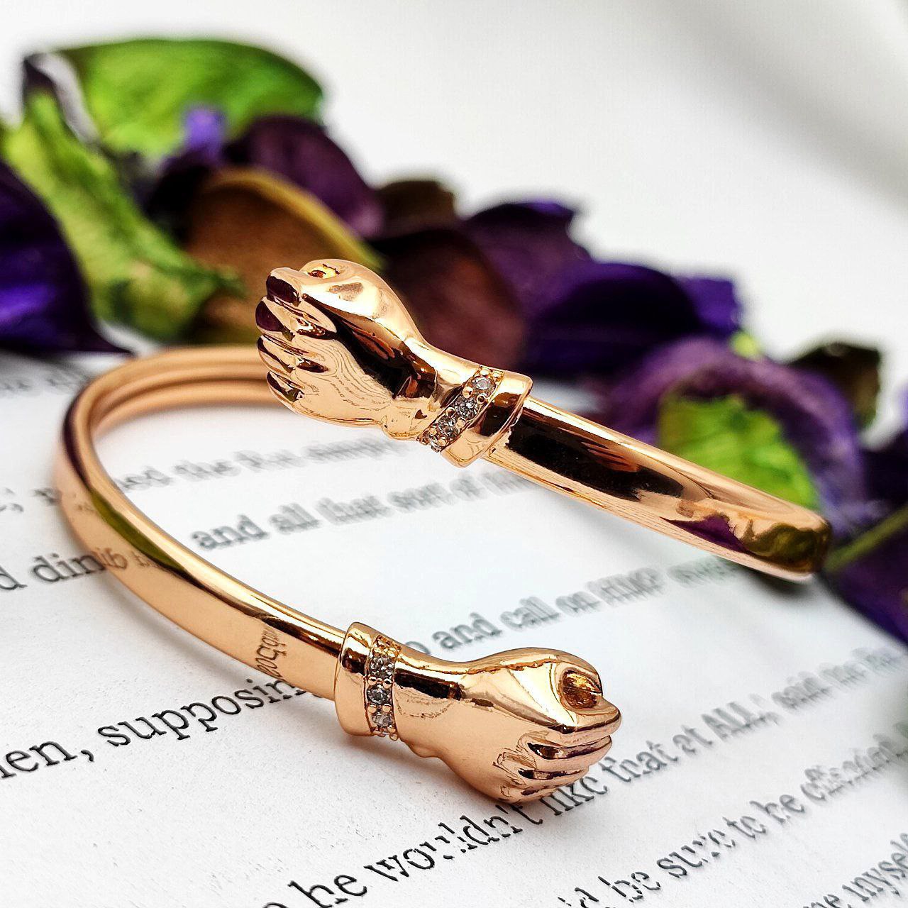 دستبند النگویی آغوش برند ژوپینگ آبکاری طلا (ضمانت رنگ)