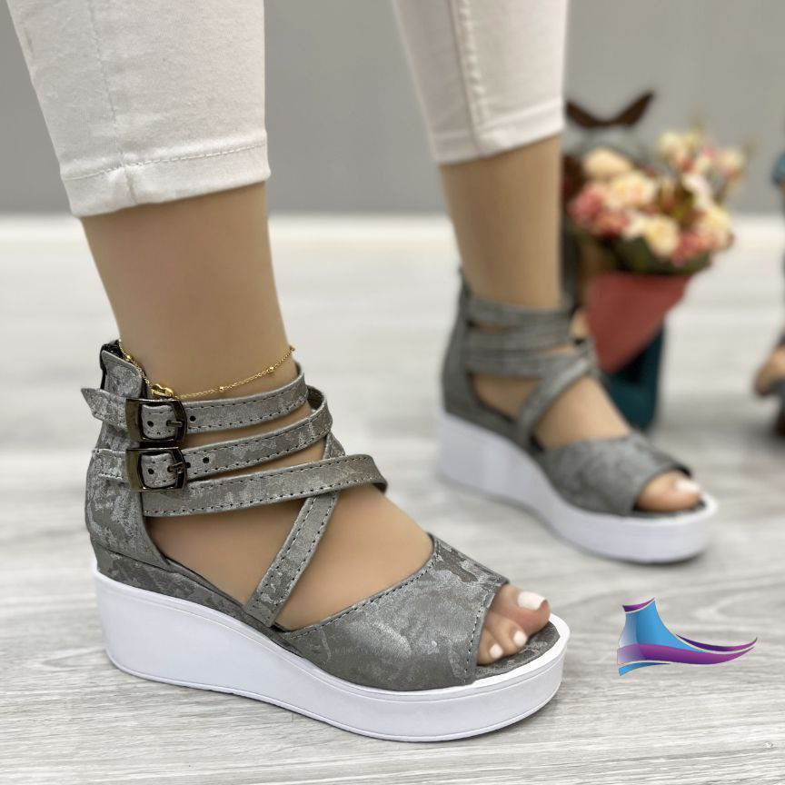 صندل
کد 832 قالب استاندارد 
مدل جدید شیک پاخور عالی
لژ 7 سانت 
Size37ta40