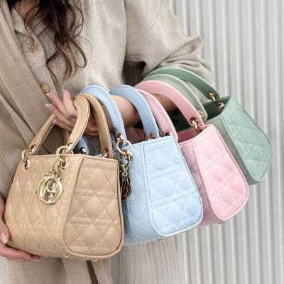 کیف زنانه مجلسی گلدوزی برند دیور بسیار زیبا