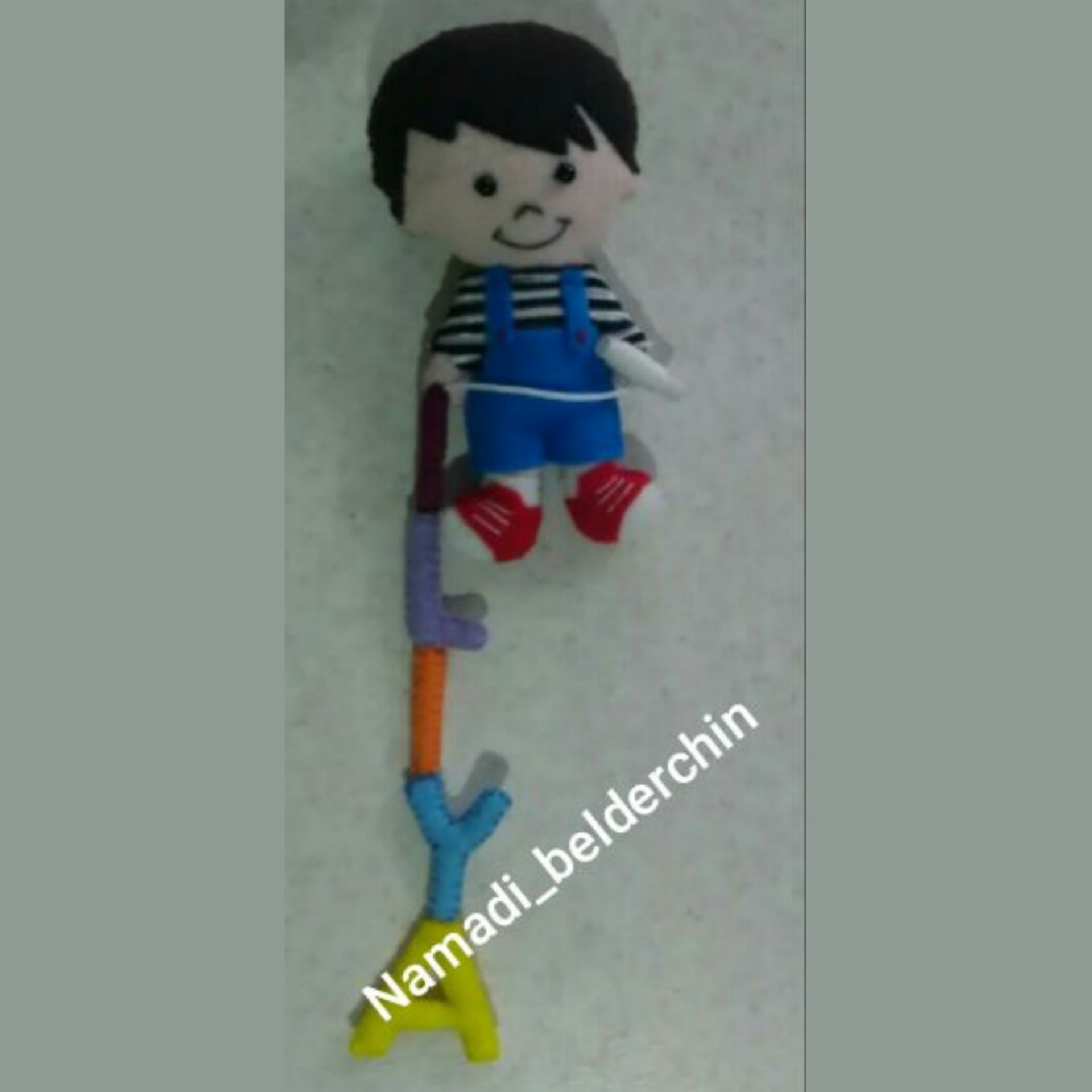 عروسک پشت دری نمدی سایز 15*5 تمام دست دوز پر شده با الیاف