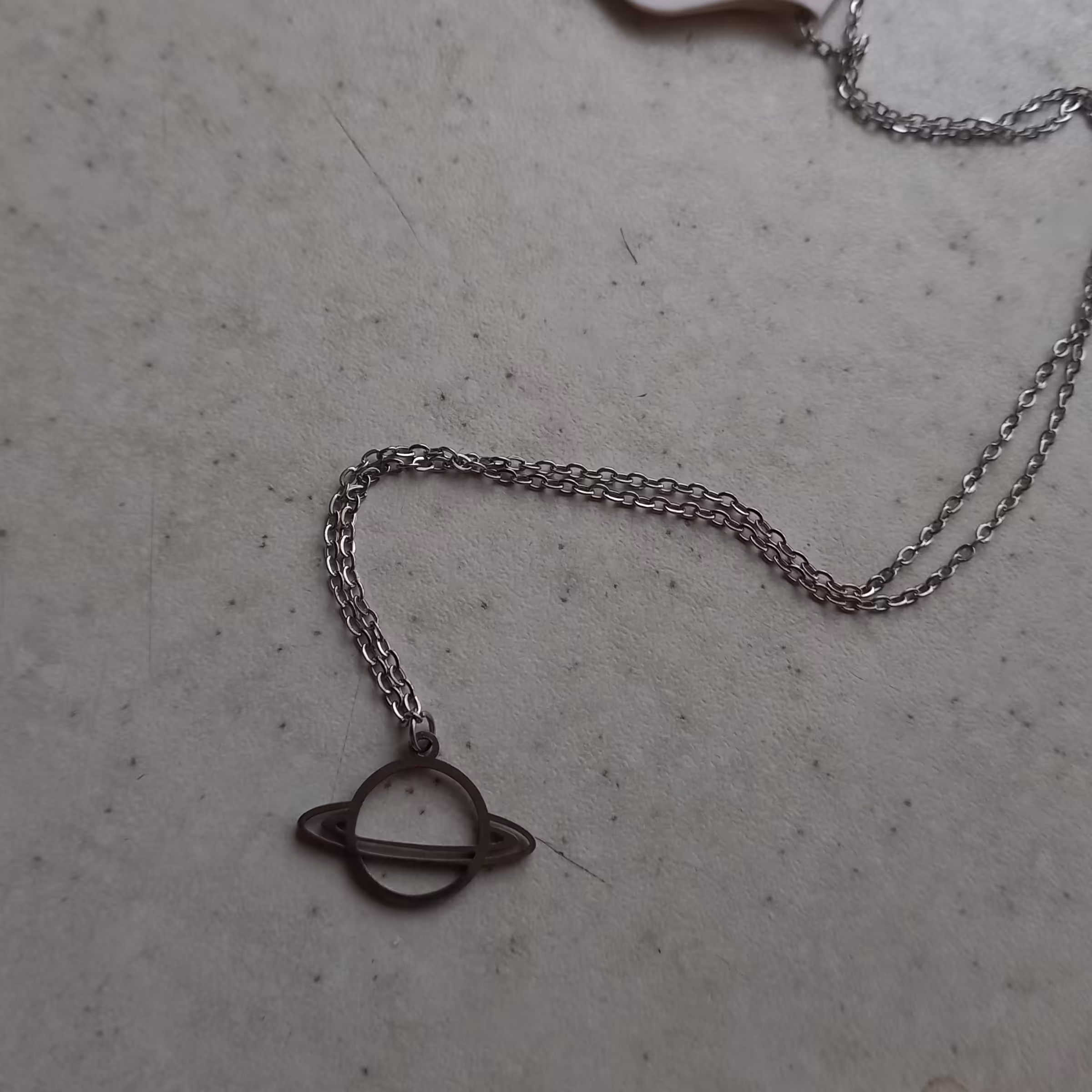 گردنبند زحل رنگ ثابت 