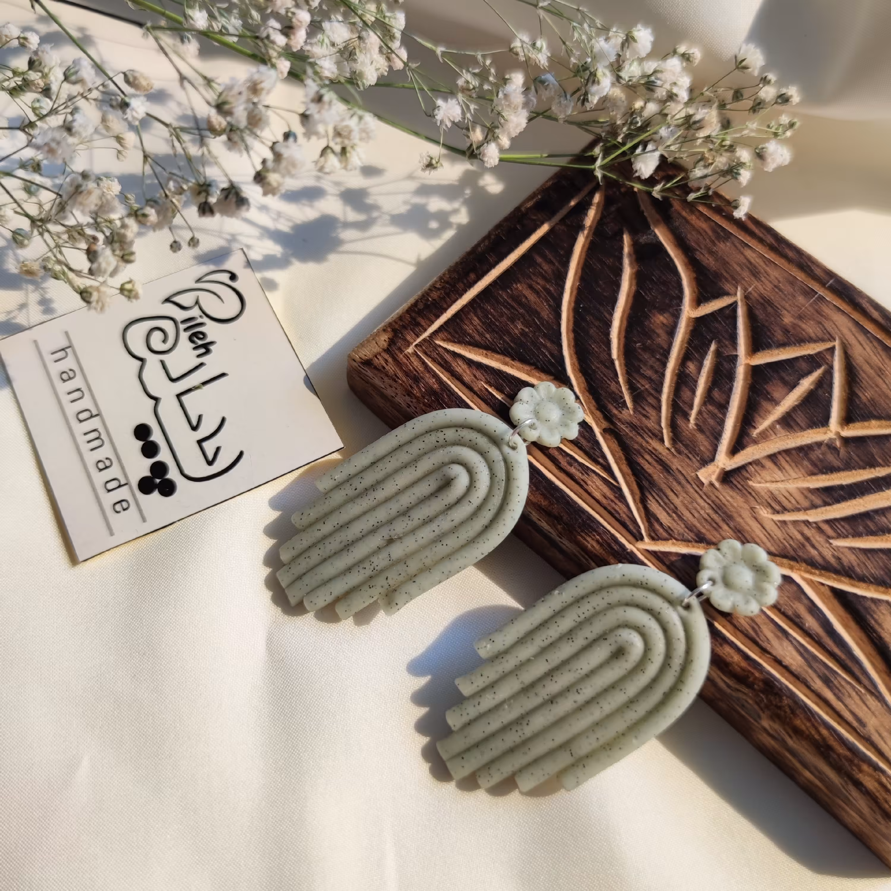 گوشواره طرح نعلی