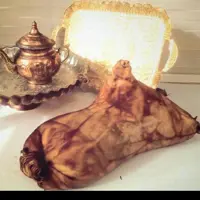 مشک ارگانیک گوسفندی رنگ عنابی ماست سنتی کاملا طبیعی همراه با سبزی کوهی  و کاکوتی. همراه با نمک مخصوص