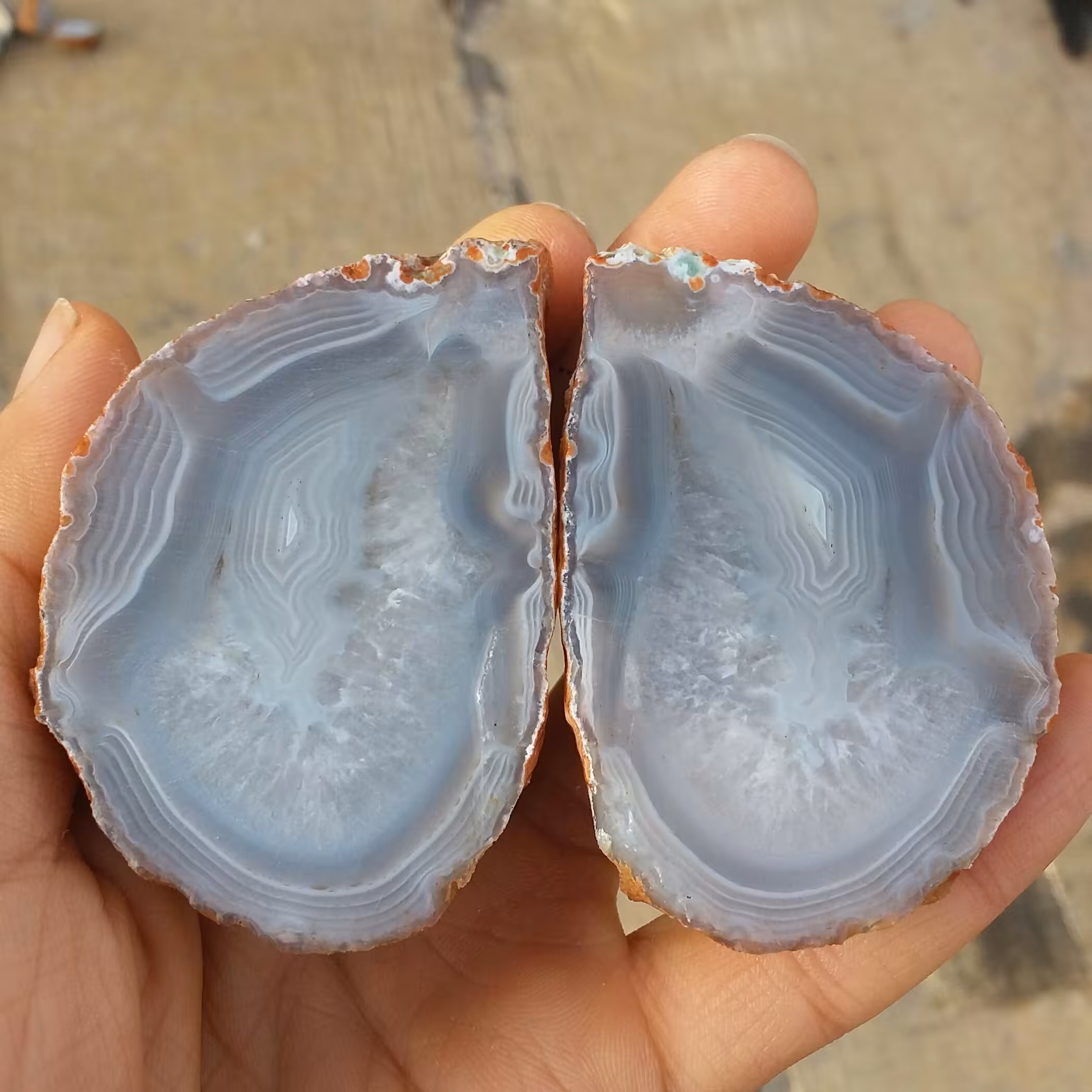 جفت اسلایس درشت سنگ راف عقیق سلیمانی 3بعدی ژئودی تکرار نشدنی 100درصد طبیعی شاهکار خلقت
بی نظییییییر
 کد 9583