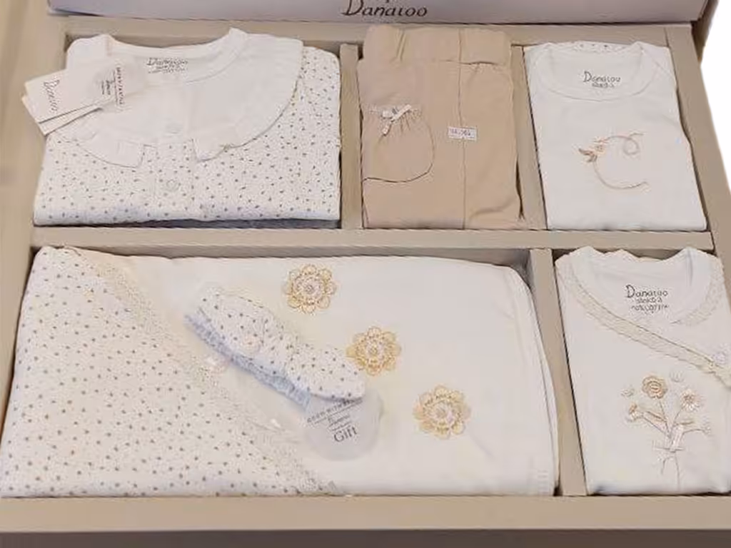 ست بیمارستانی 13 تکه نوزادی دخترانه طرح گل دانالو Danaloo