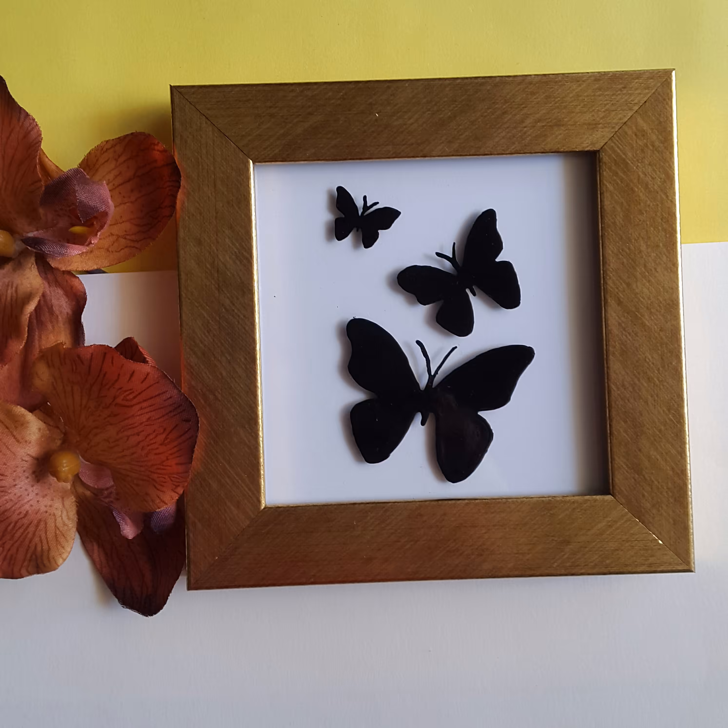 تابلو پروانه
قاب طلایی پی وی سی