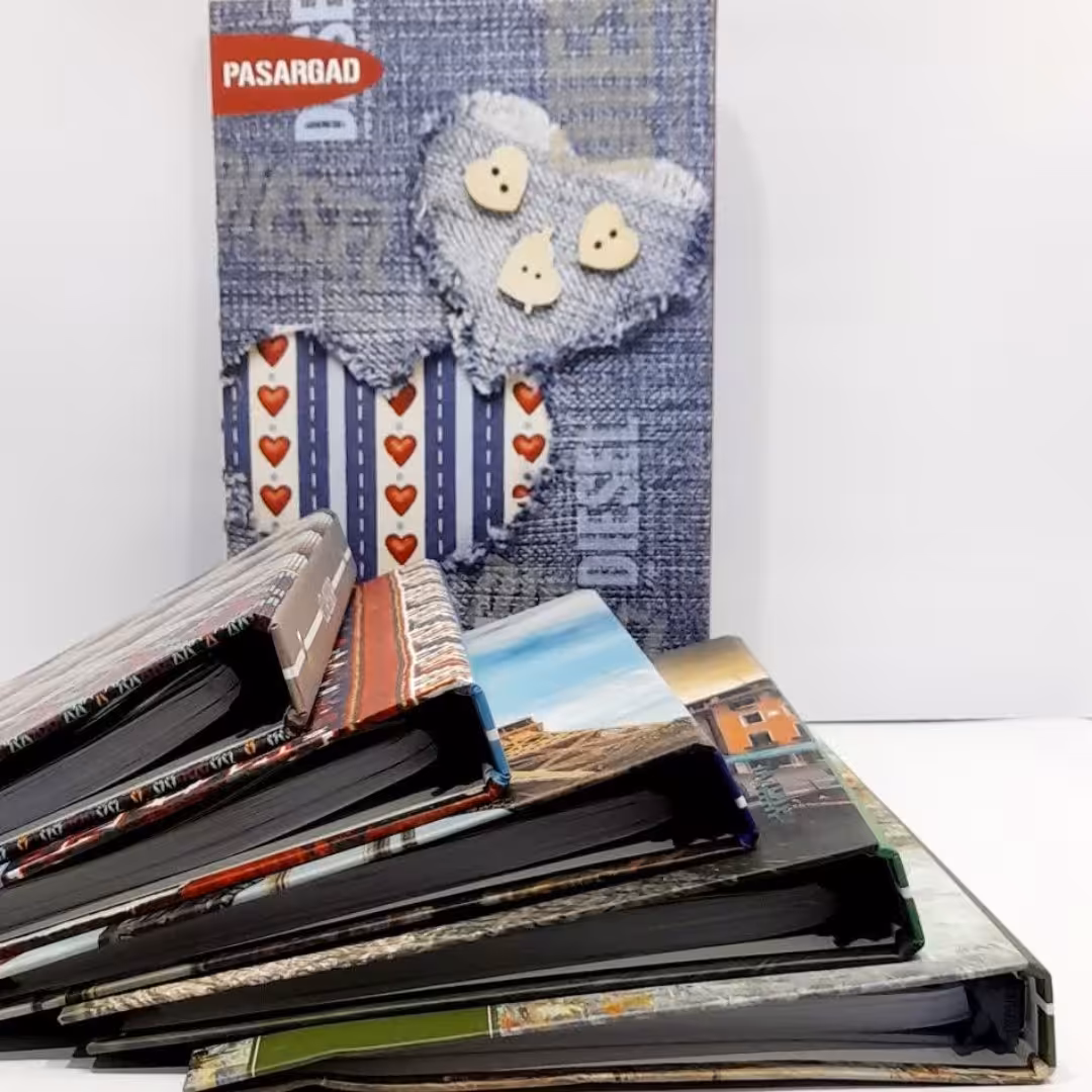 کلاسور  100 برگ  در رنگ ها و طرح های زیبا ومتفاوت 