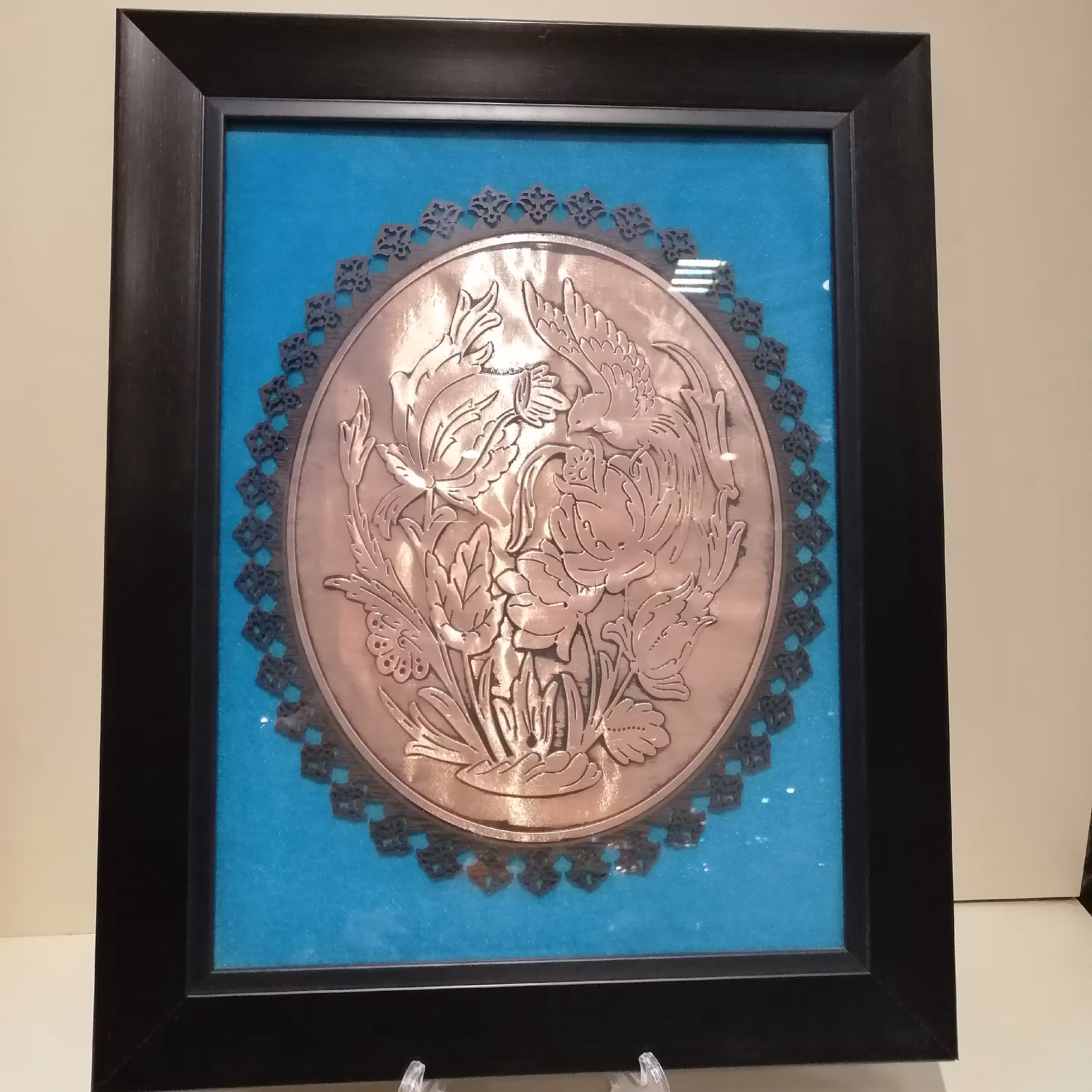 قاب و تابلو مسی طرح گل . ارسال این محصول به شهرستان با باربری انجام و هزینه باربری به عهده خریدار میباشد