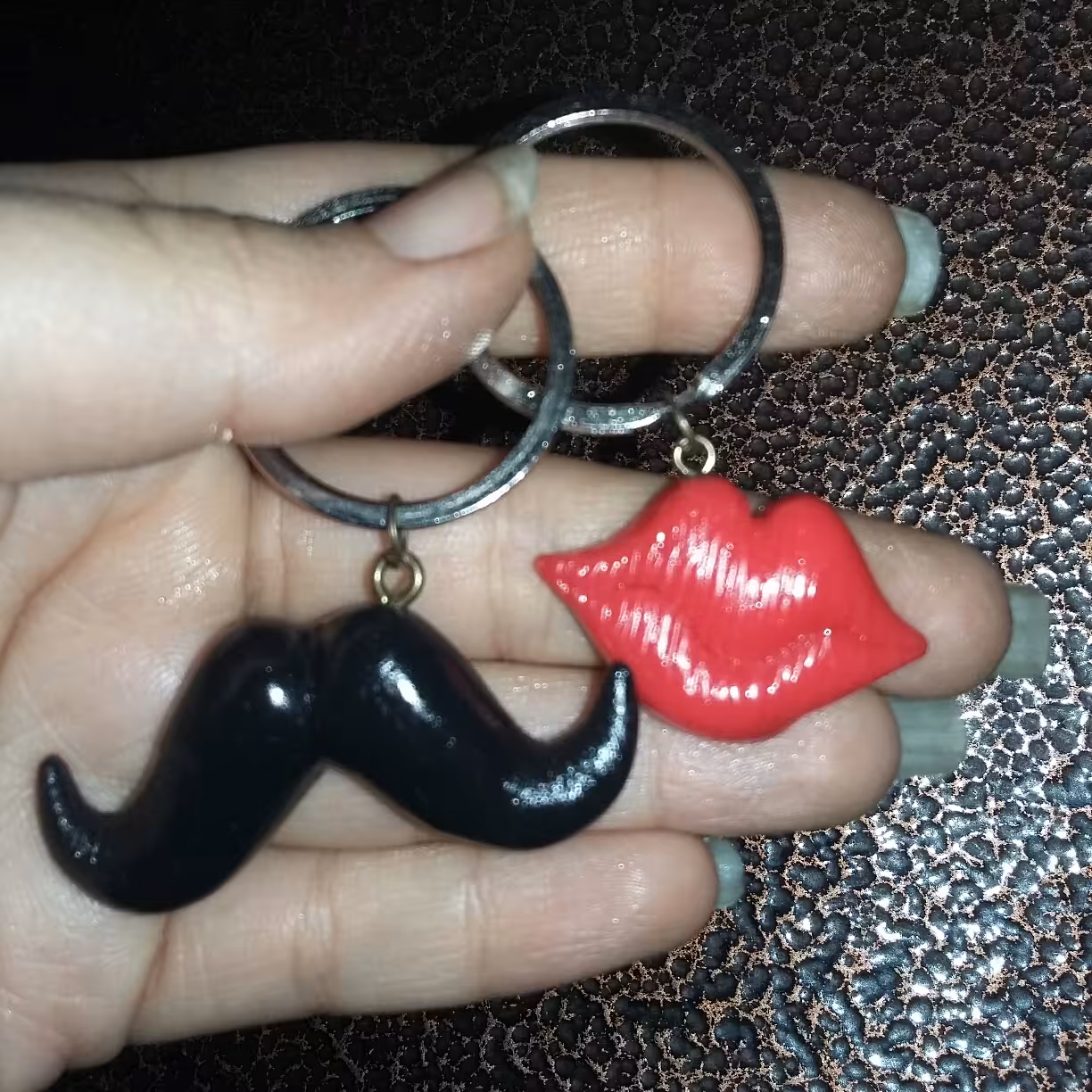 آویز کیف لب و سبیل مخصوص ولنتاین