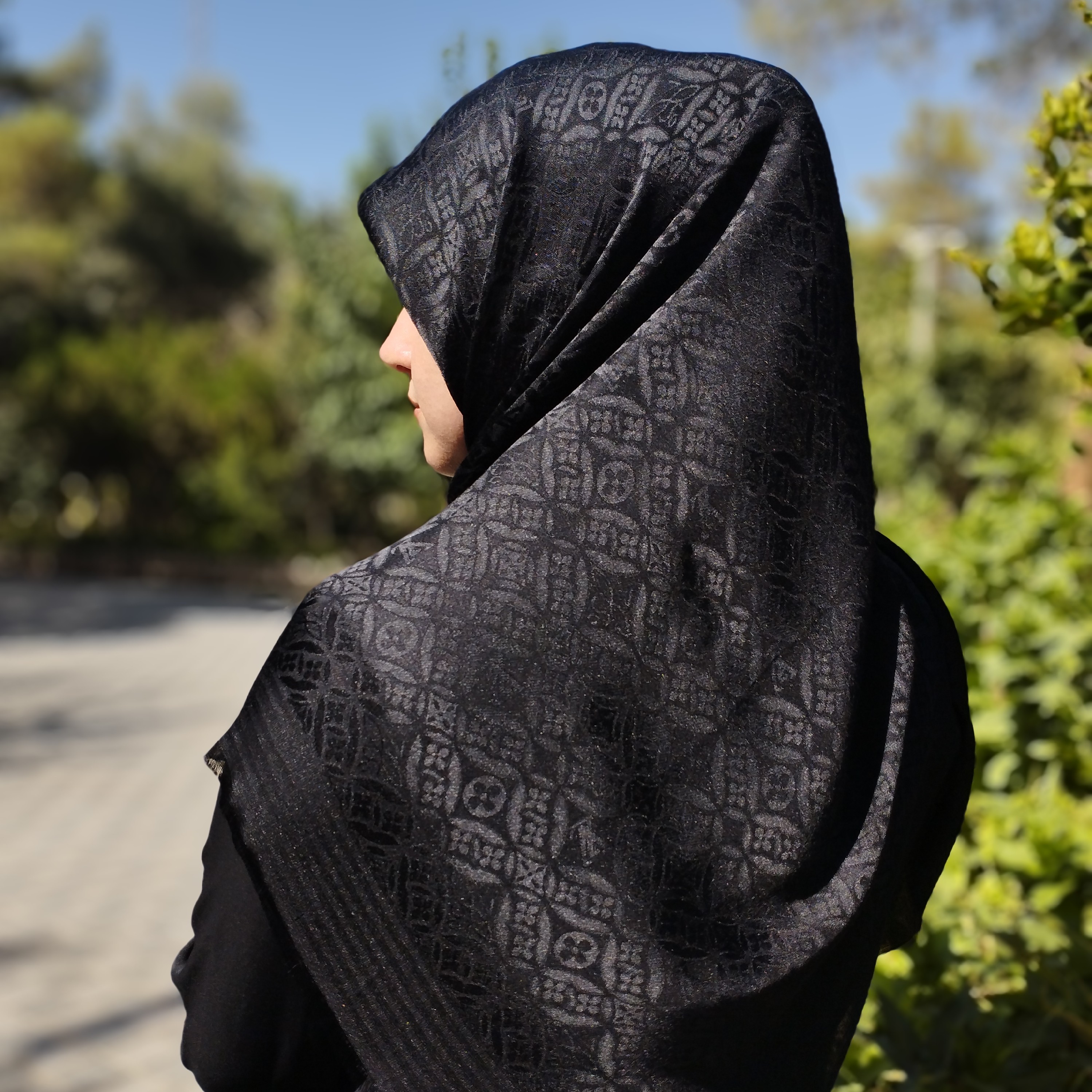 روسری مشکی ابریشم ژاکارد دو رو  مناسب چهار فصل