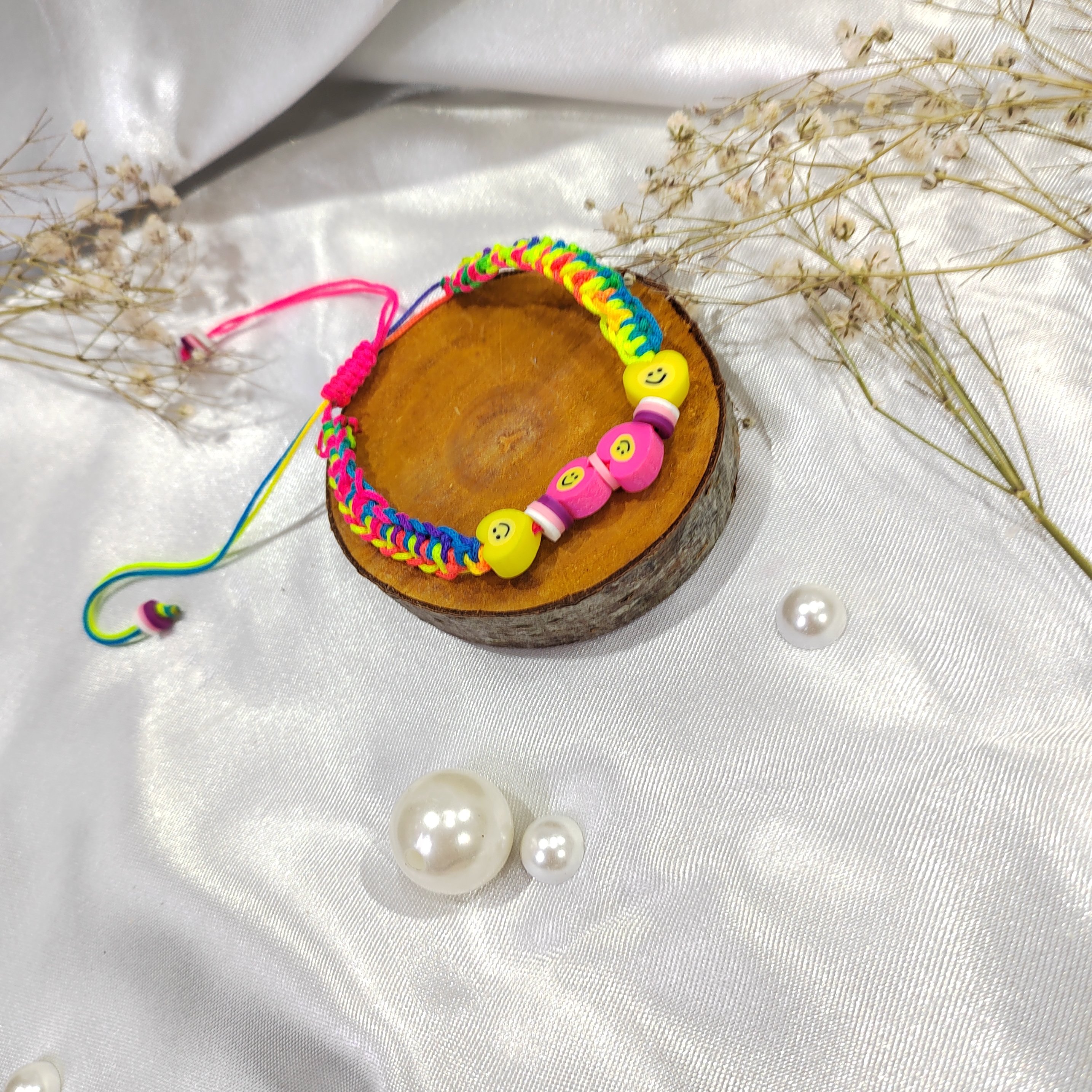 دستبند مکرومه