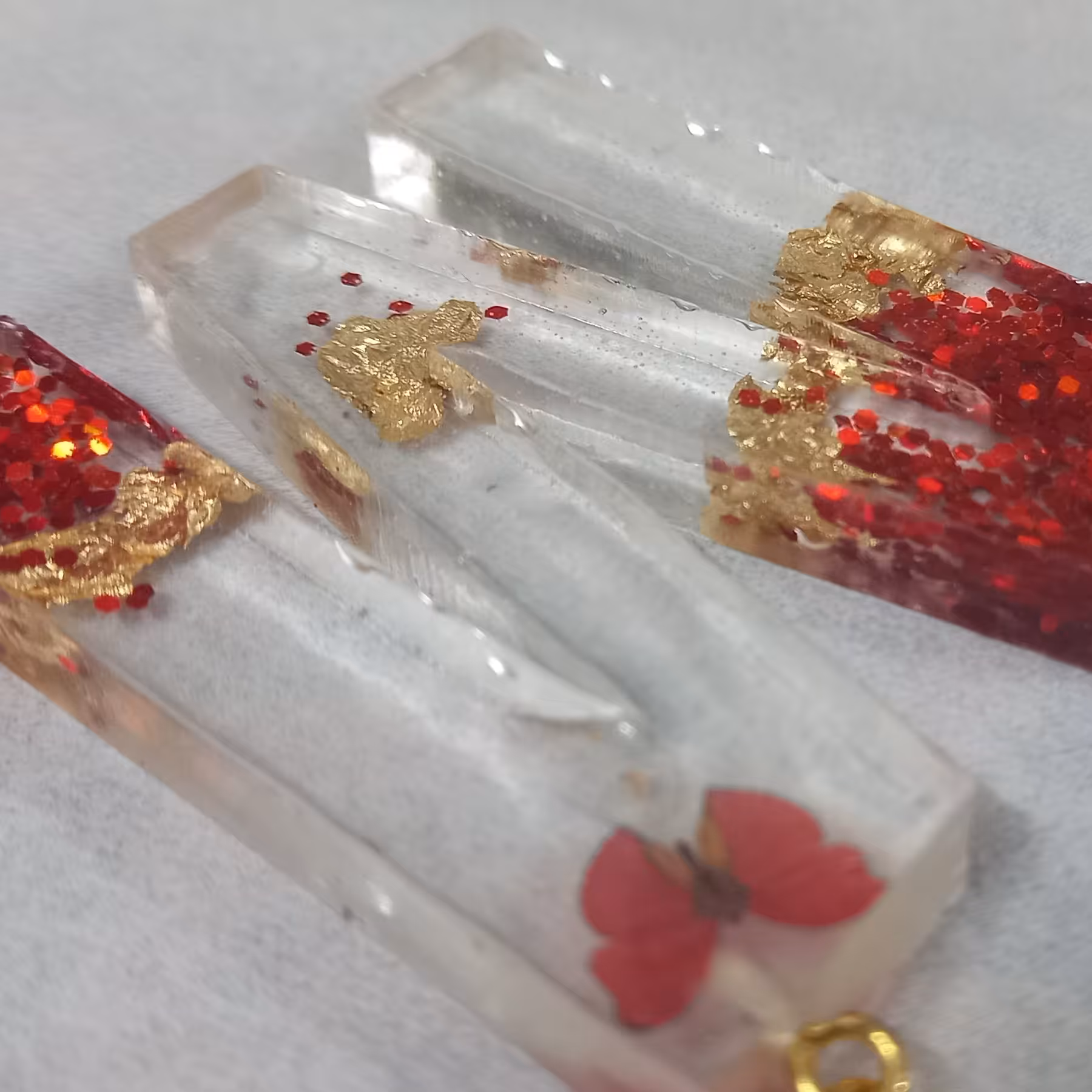 جاسوئیچی حروف طرح  اکلیل ، پروانه و ورق طلا