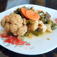 ترشی مخلوط خانگی تازه و خوشمزه (یک کیلوگرمی)