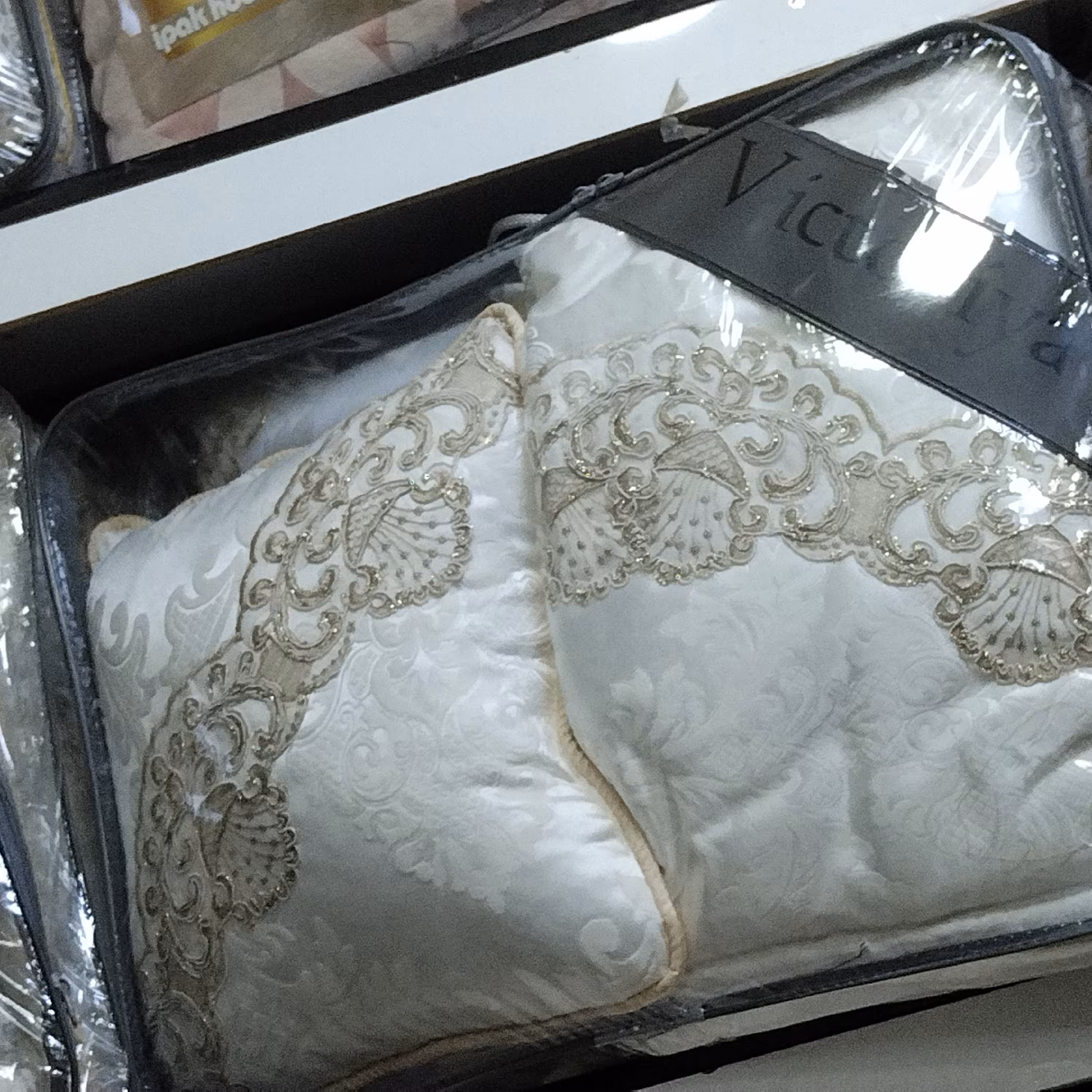 روتختی مخمل پنلی ترک دونفره درجه یک 8 تیکه دانتل دار کیفیت فوق العاده طرح ماربل شیک و خاص..