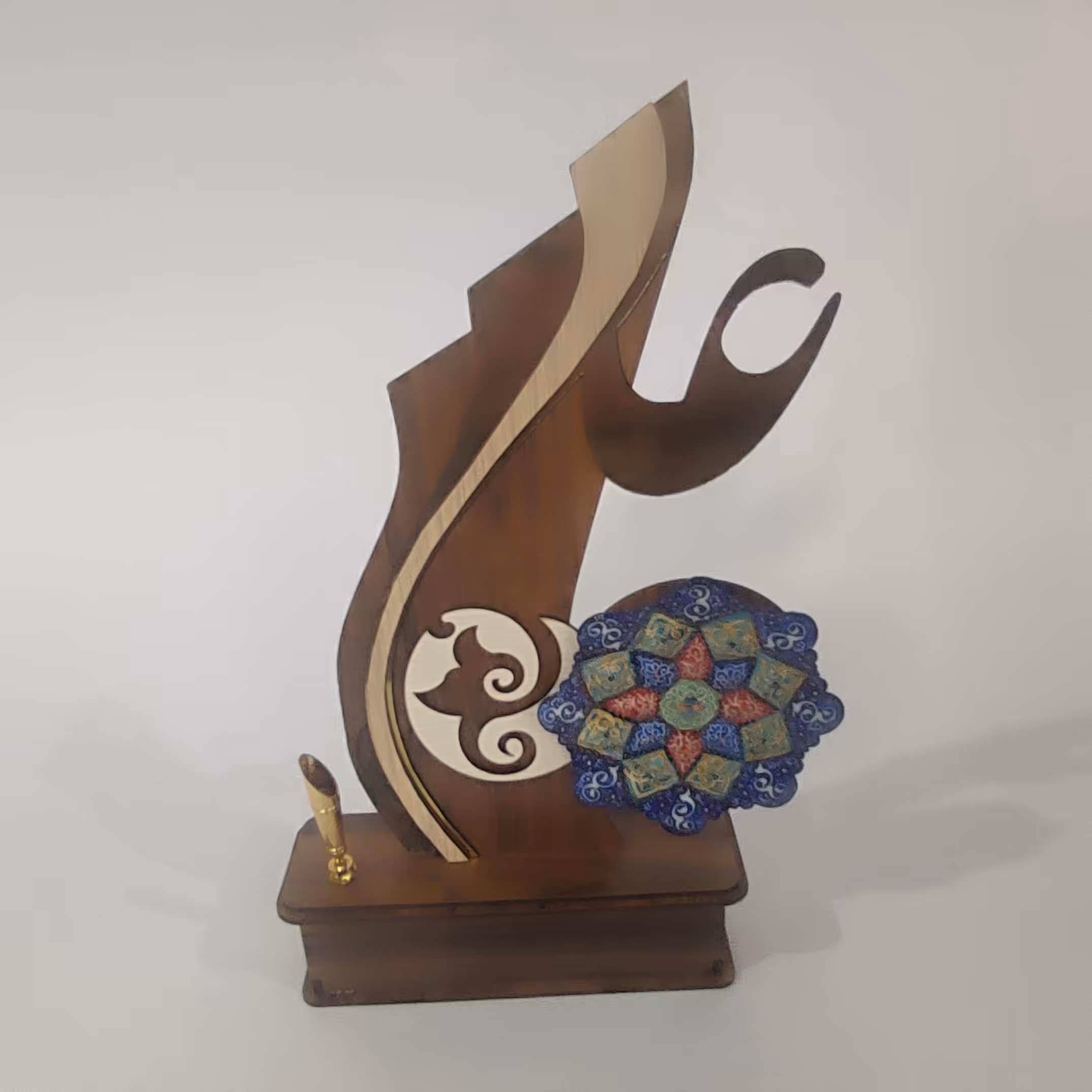 تندیس طرح علی همراه با بشقاب مینا و جا قلم 