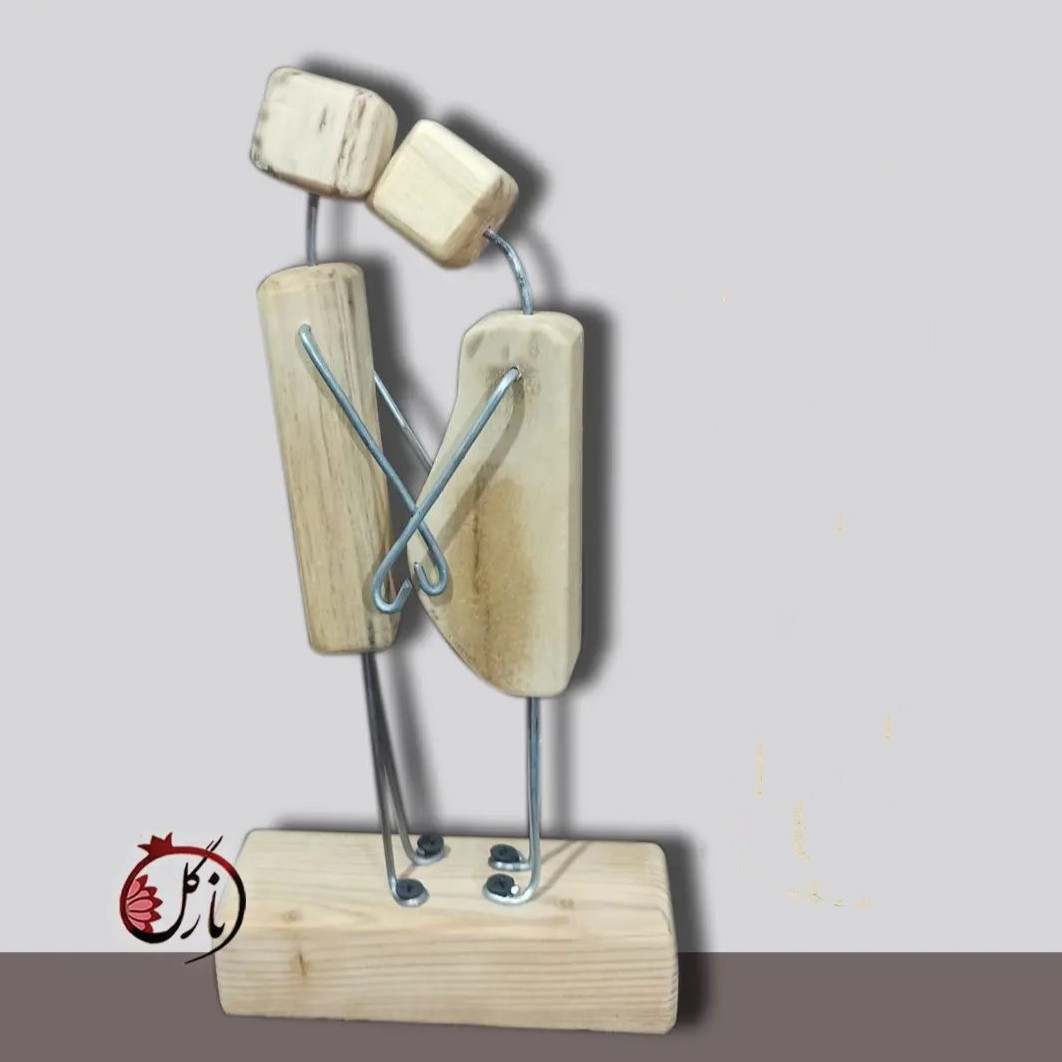 آدمک چوبی ساخته شده از چوب و فلز قابل استفاده در دکور منزل سایز و رنگ به سفارش شما قابل تغییر می باشد