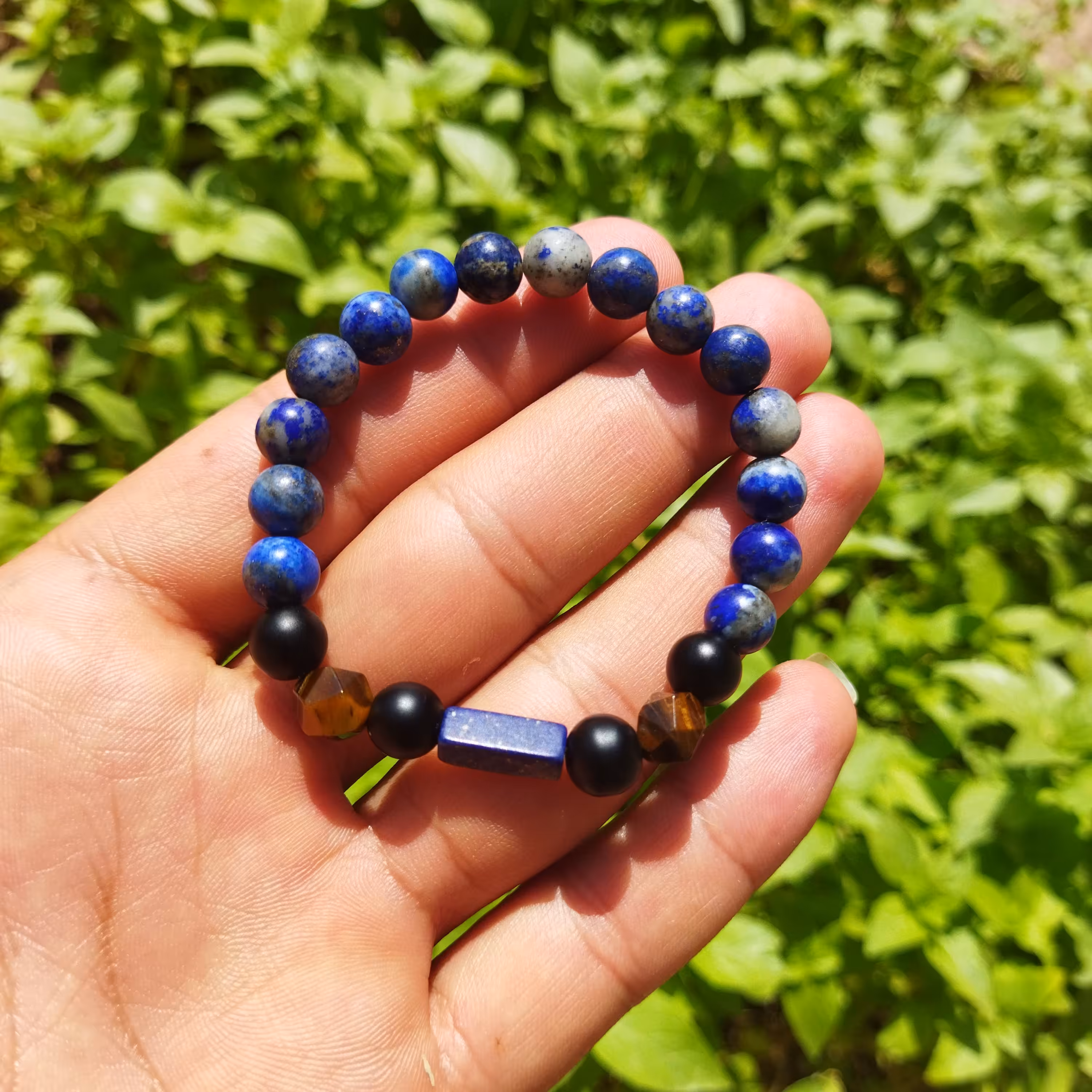 دستبند با سنگ های لاجورد و چشم ببر