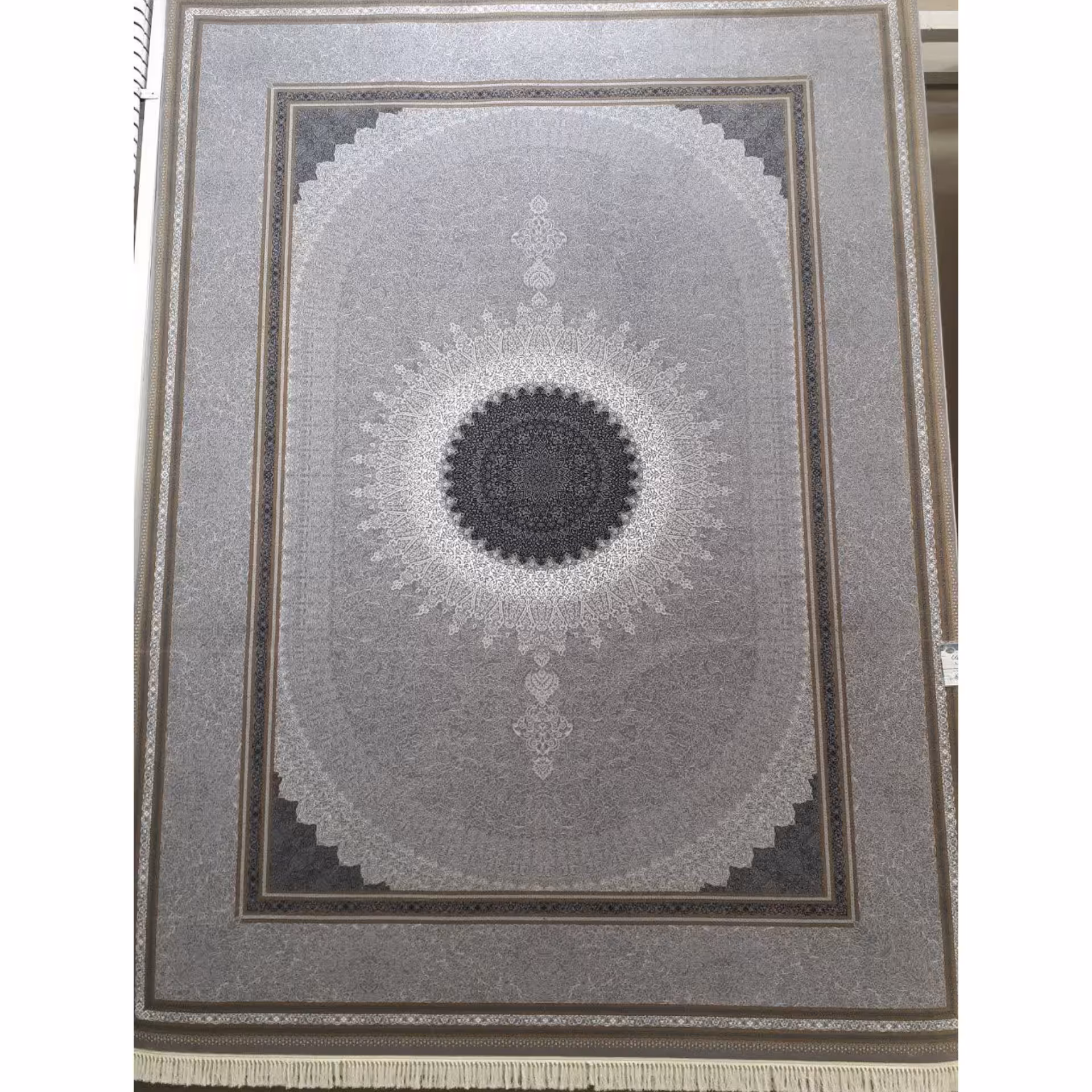 فرش ماشینی 1000 شانه اصل تراکم 3000 طرح سروش  زمینه اطلسی 12 متری جنس اکرولیک