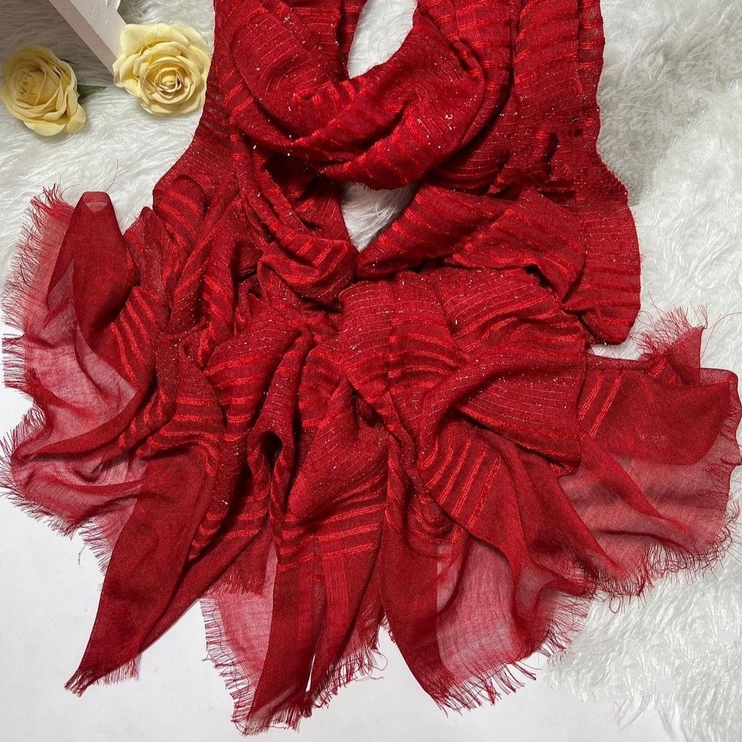 شال نخی تولید ایرانی مخمل کوب ولمه کوب  واصلا لیز نیست اویستایی عالی روی سر