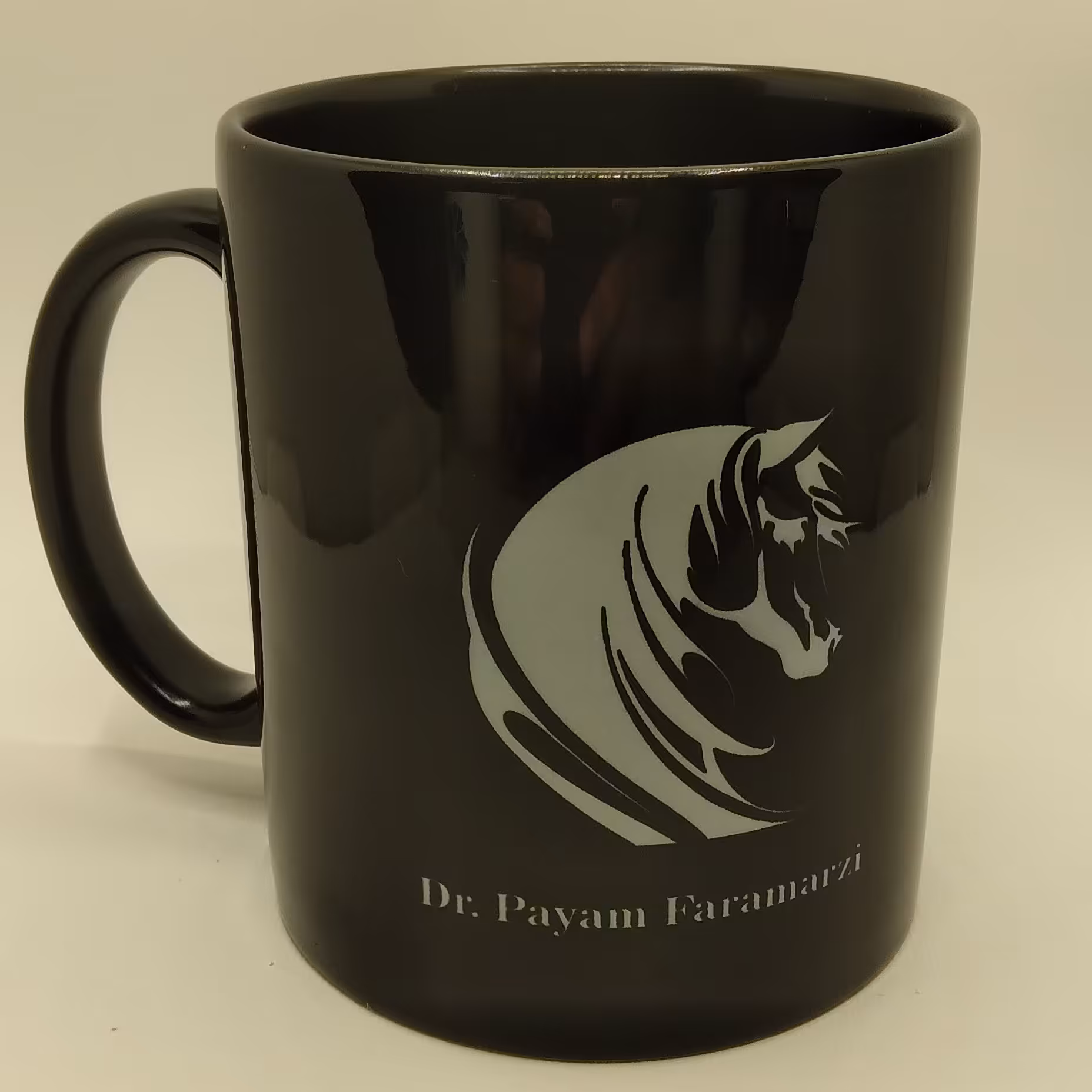 چاپ طرح سفارشی روی ماگ تمام مشکی