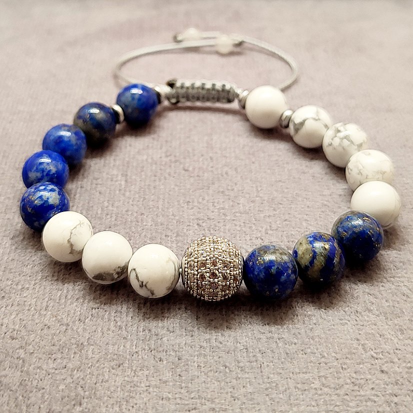 دستبند سنگ اصل لاجورد و هائولیت  و مدال سواروسکی 