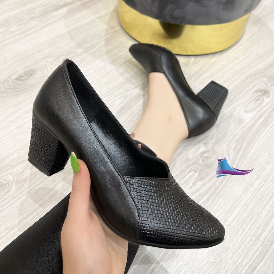 کفش زنانه پاشنه دار کلاسیک جنس چرم 