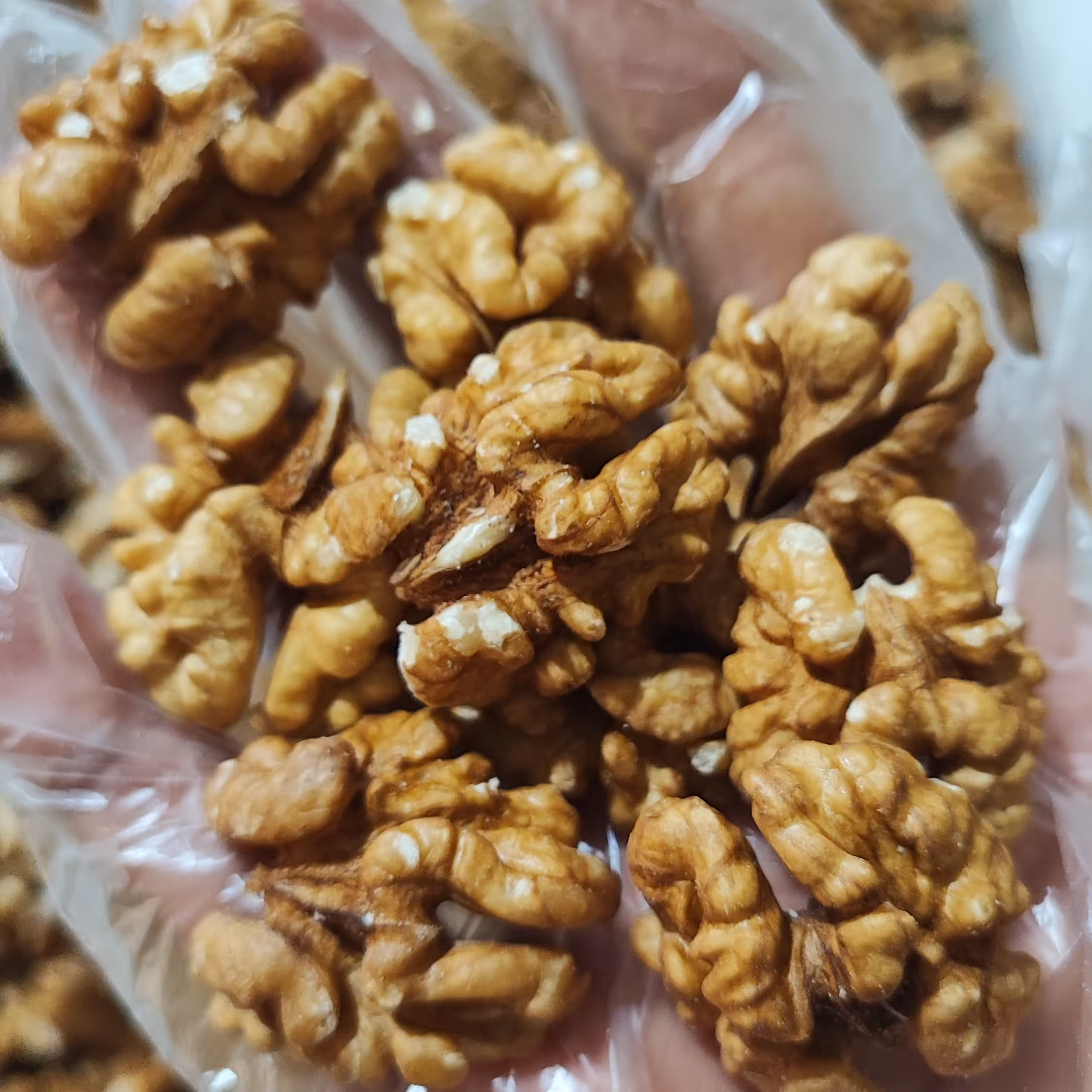 مغز گردو دو پر