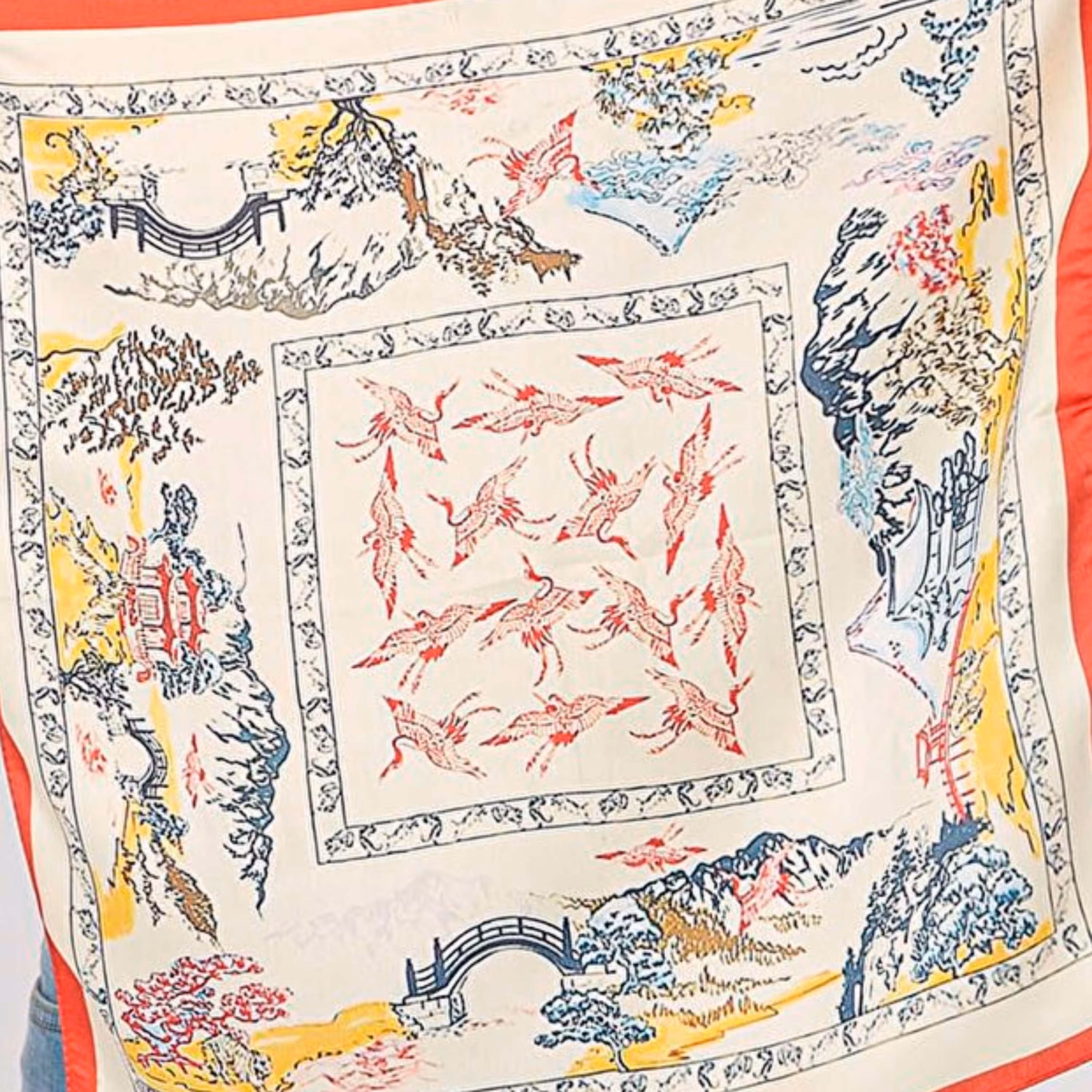 مینی اسکارف مرر قزمز با طرح قومی