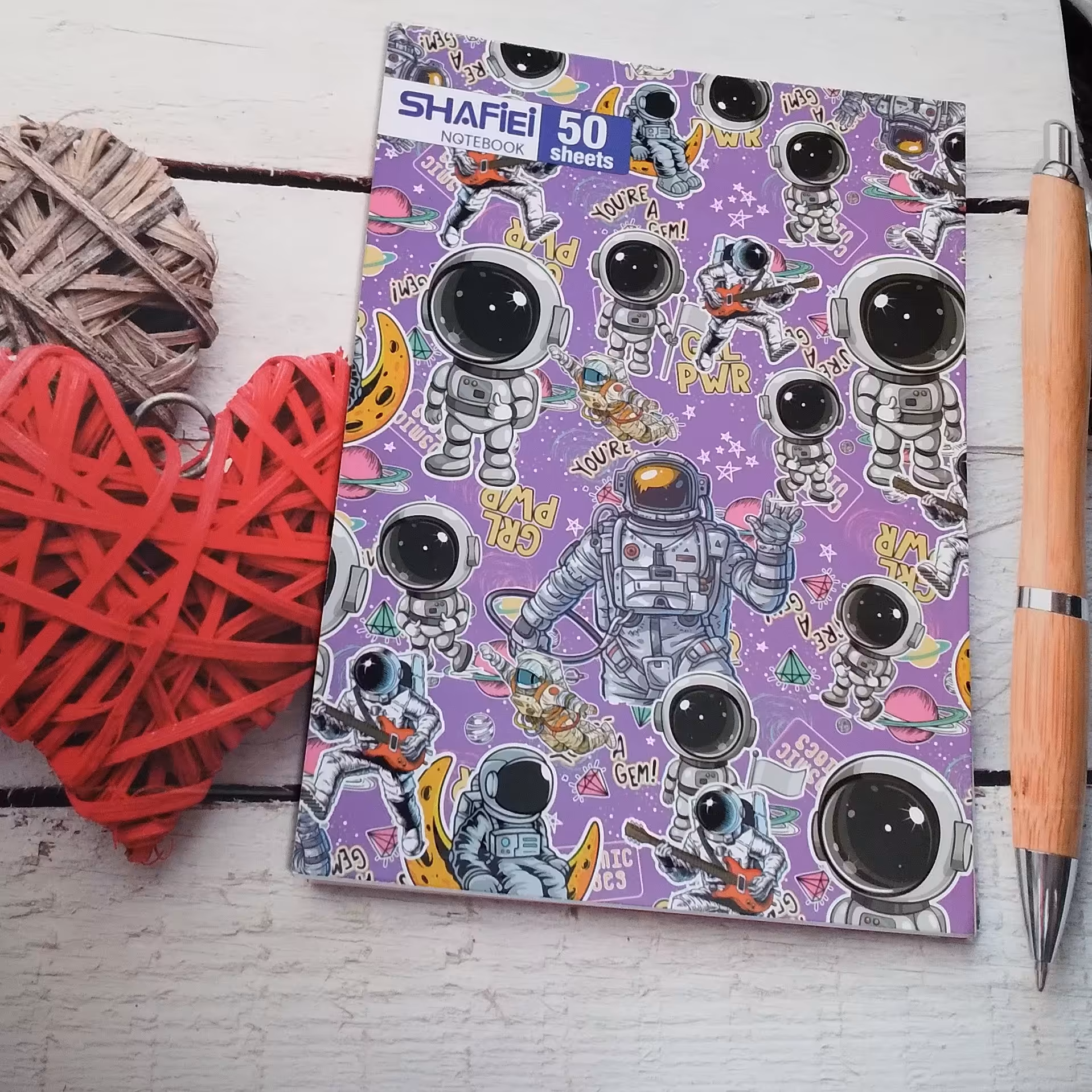 دفتر مشق 50 برگ ته چسب شفیعی کلاسیک طرح فضانورد زمینه بنفش جلد مقوایی 