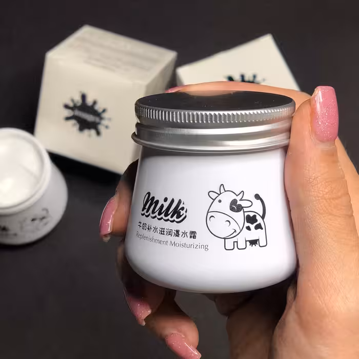 کرم سفید کننده شیر گاو