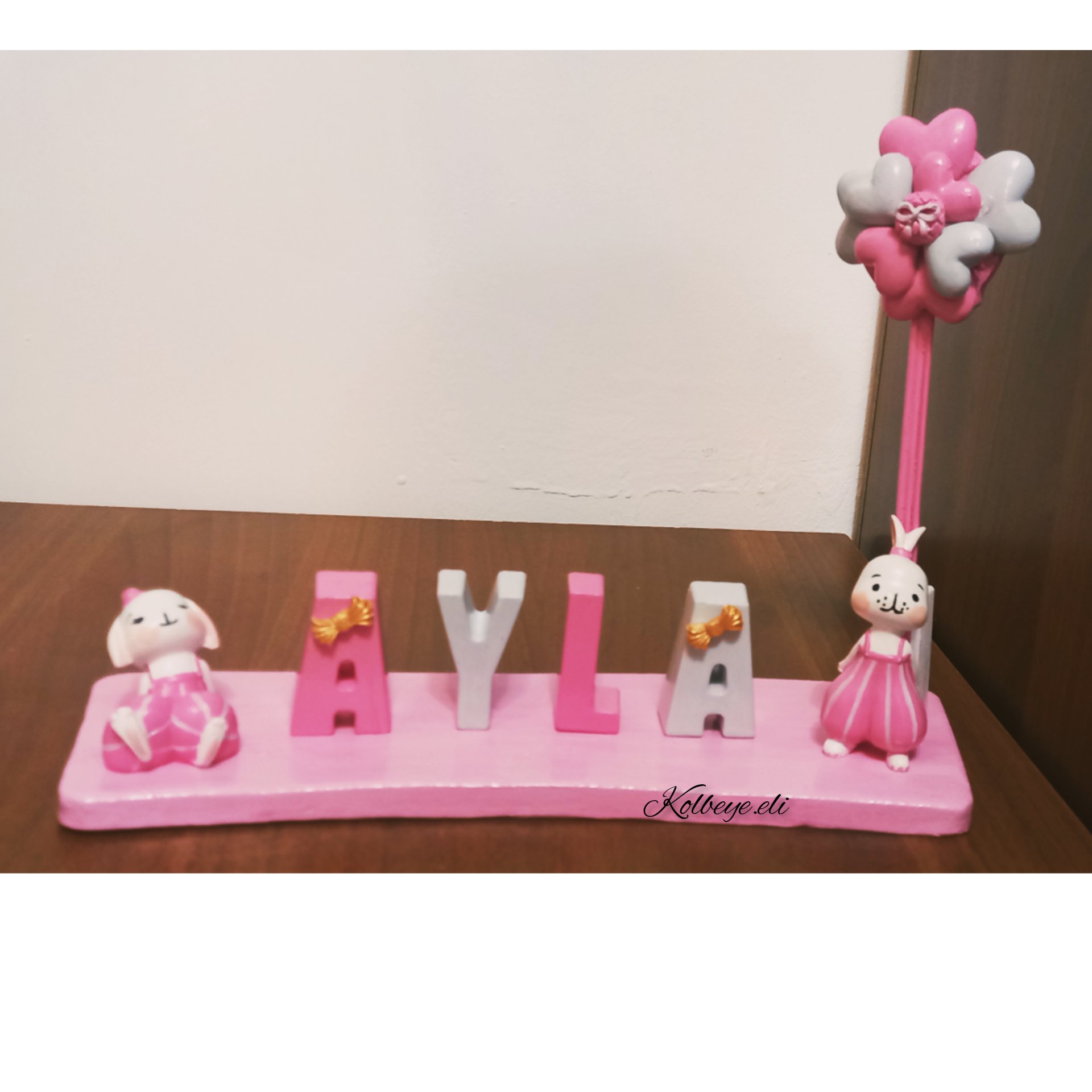 استند اسم‌ آیلا