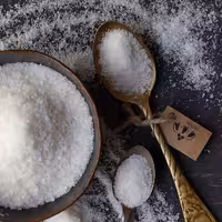 سنگ نمک پودر شده معادن سمنان کاملا اصل و خالص و صد در صد تضمینی(2000 گرم)