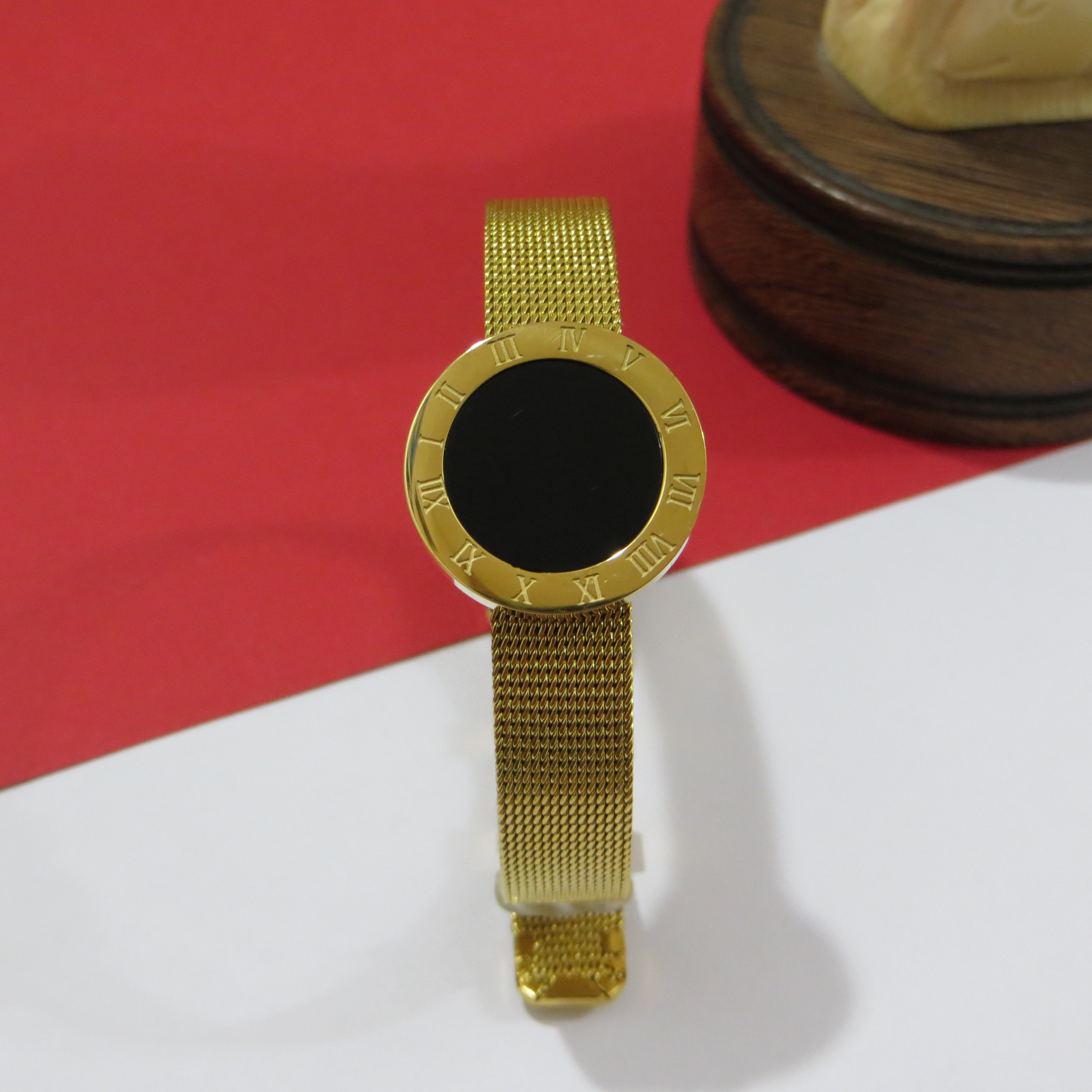 دستبند استیل  مدل ساعتی جذاب و شیک و بسیار با کیفیت و آبکاری قوی با پلاک دایره وسط مشکی 