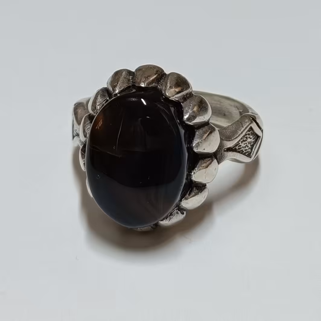 انگشتر نقره مردانه عیار 925 رکاب بسیار خاص نگین عقیق سیاه(جزع) بسیار خاص کد 640